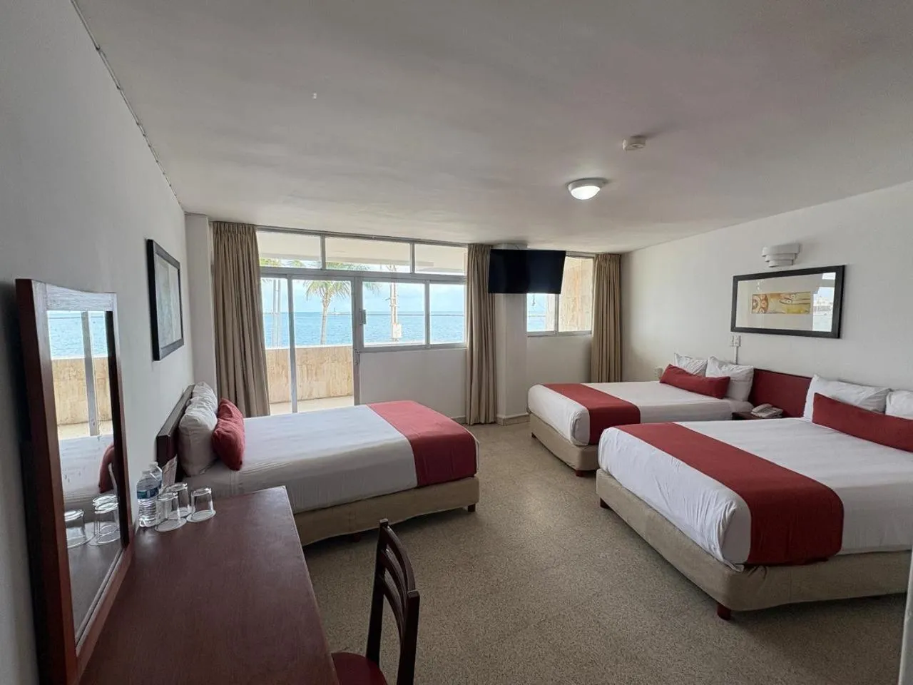 Photo of the whole room, Bed in Hotel Royalty