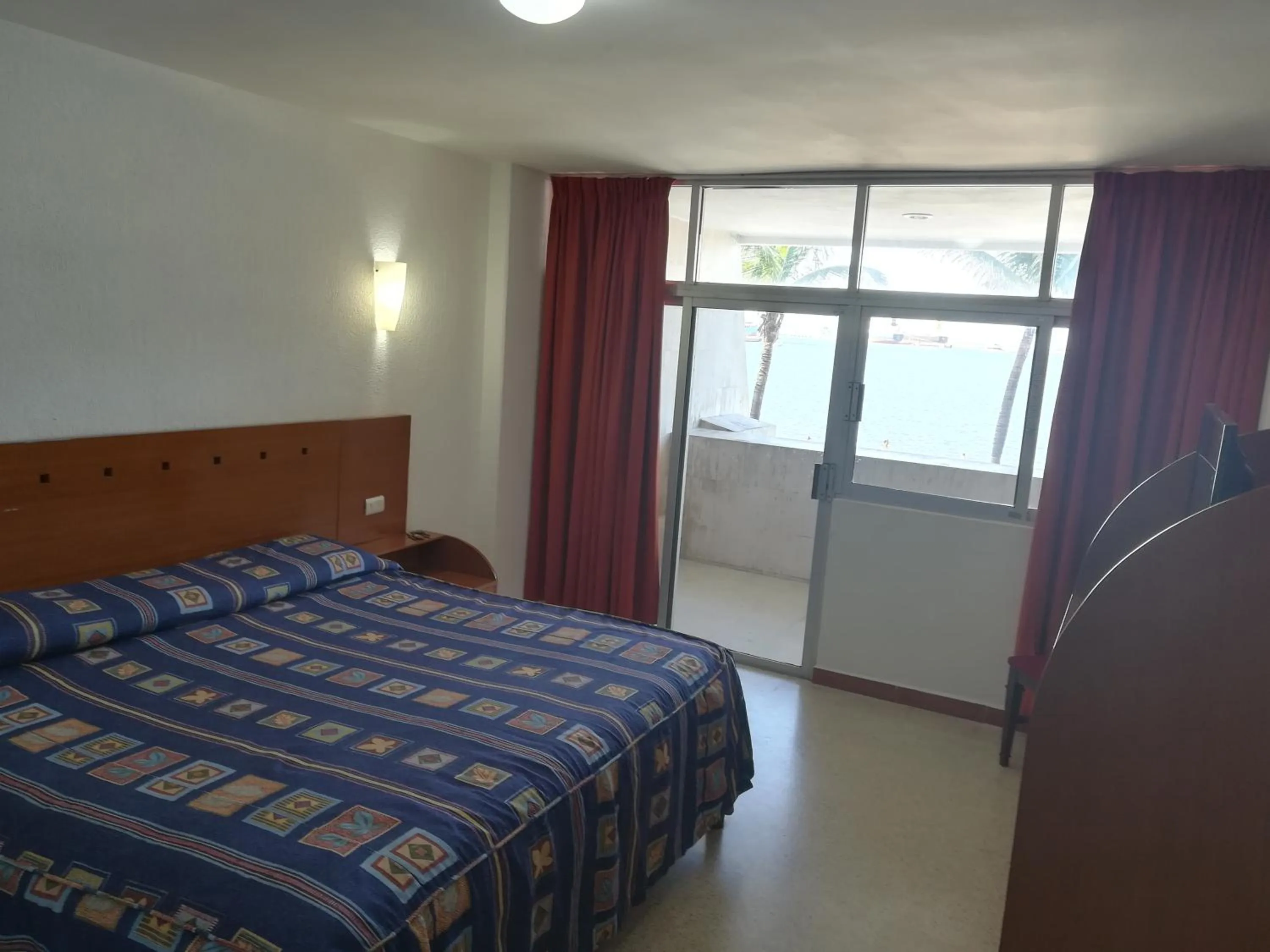 Photo of the whole room, Bed in Hotel Royalty