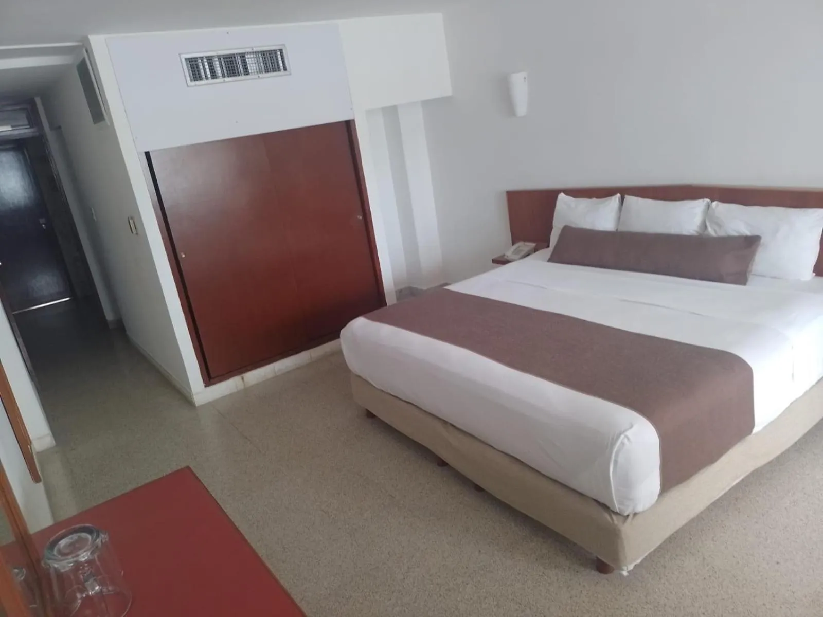 Photo of the whole room, Bed in Hotel Royalty