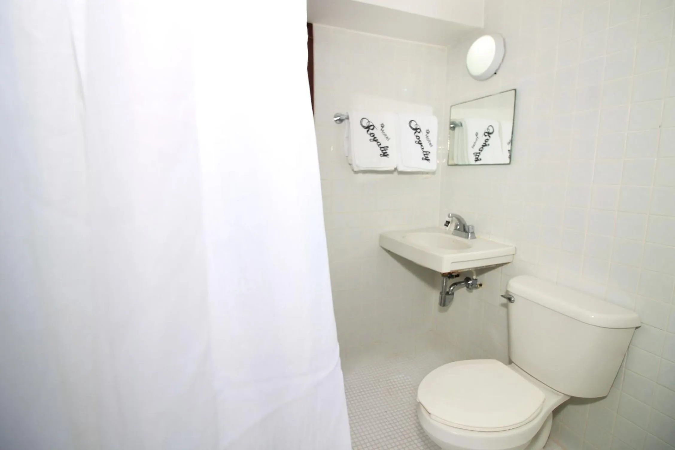 Bathroom in Hotel Royalty