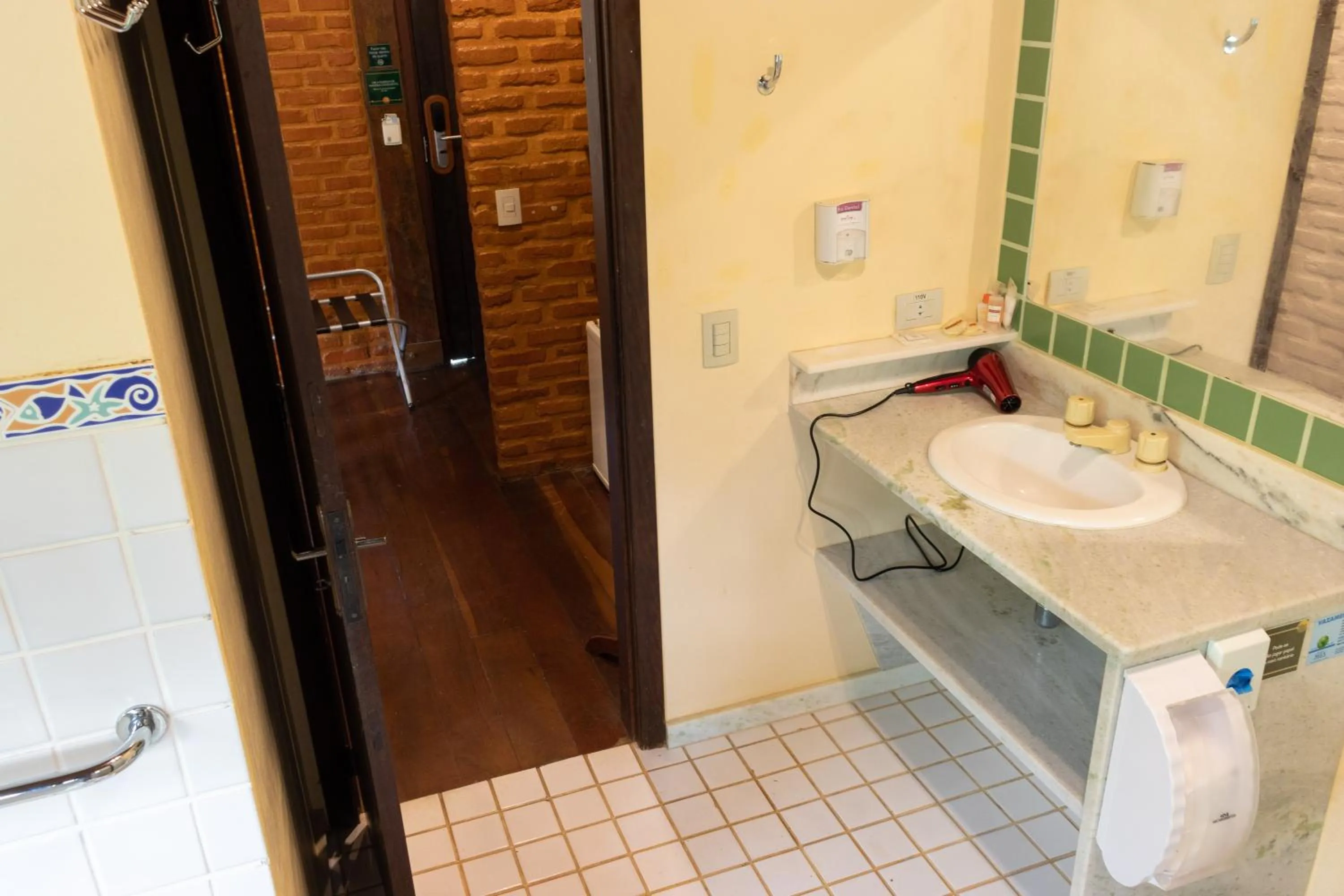 Toilet in Bomtempo Itaipava Hotel by Castelo Itaipava