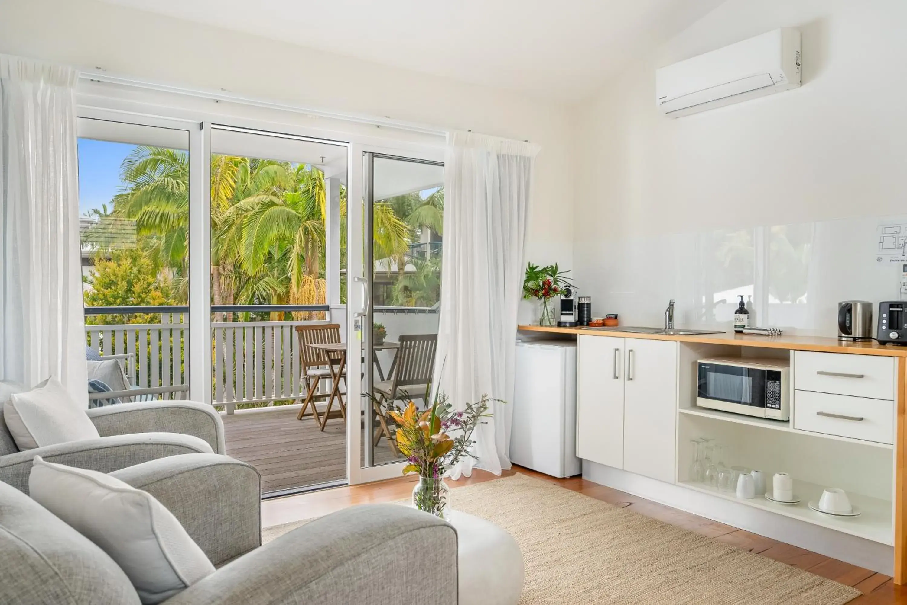 Belongil One bedroom Suite in The Beach Shack Byron Bay Belongil One bedroom Suite in The Beach Shack Byron Bay