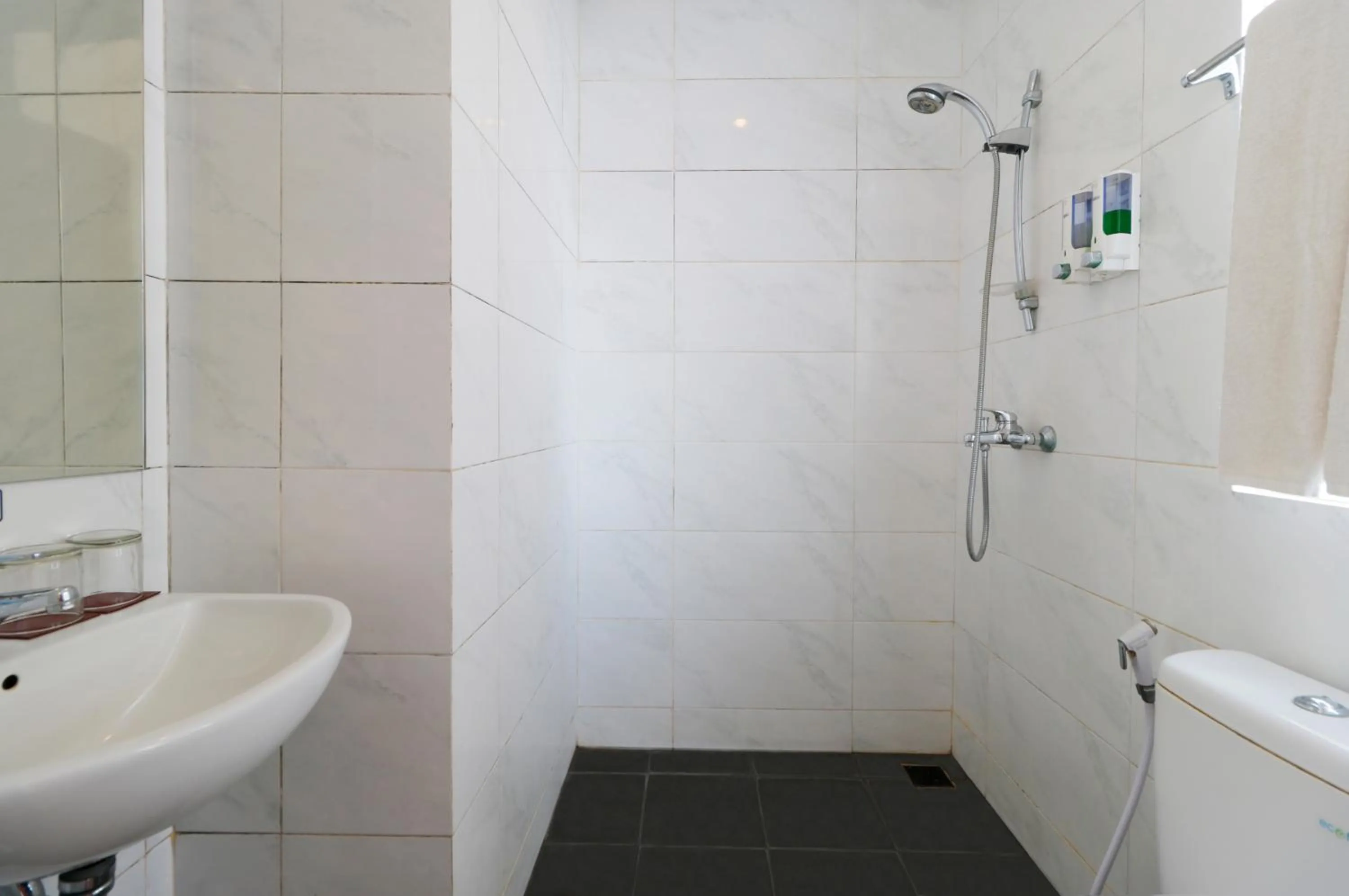 Bathroom in Vansari Hotel