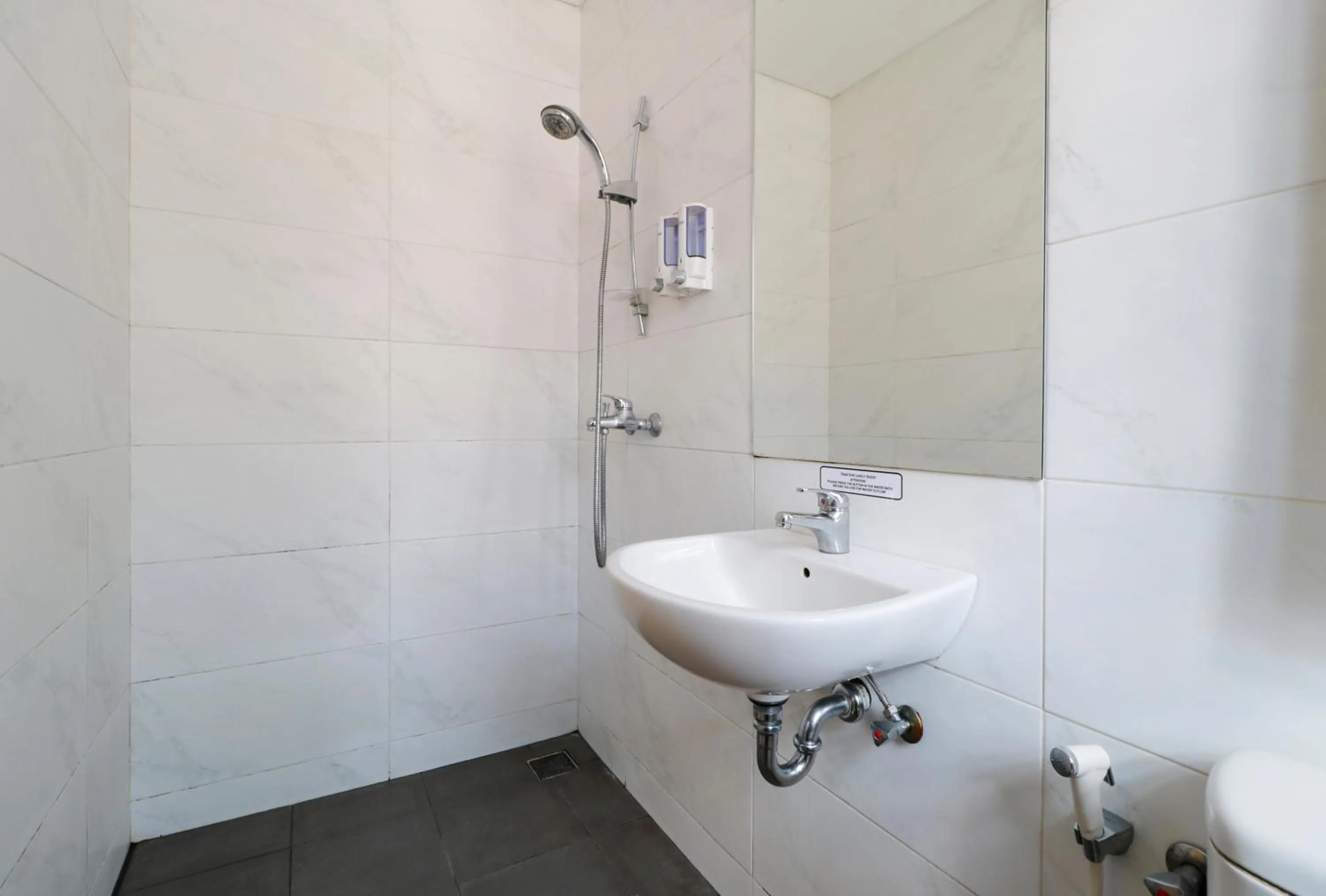 Bathroom in Vansari Hotel