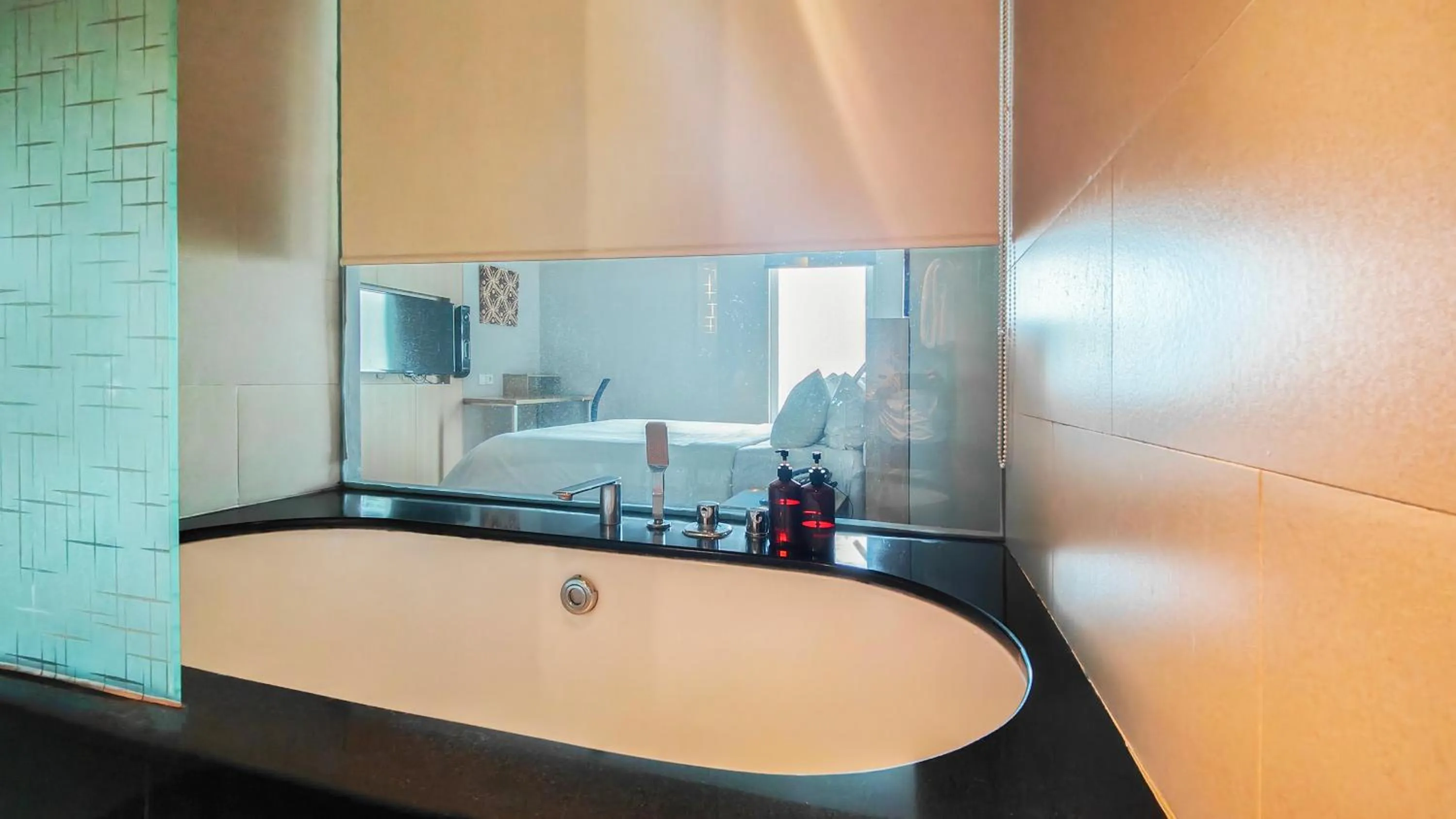 Bath in Ra Premiere Simatupang