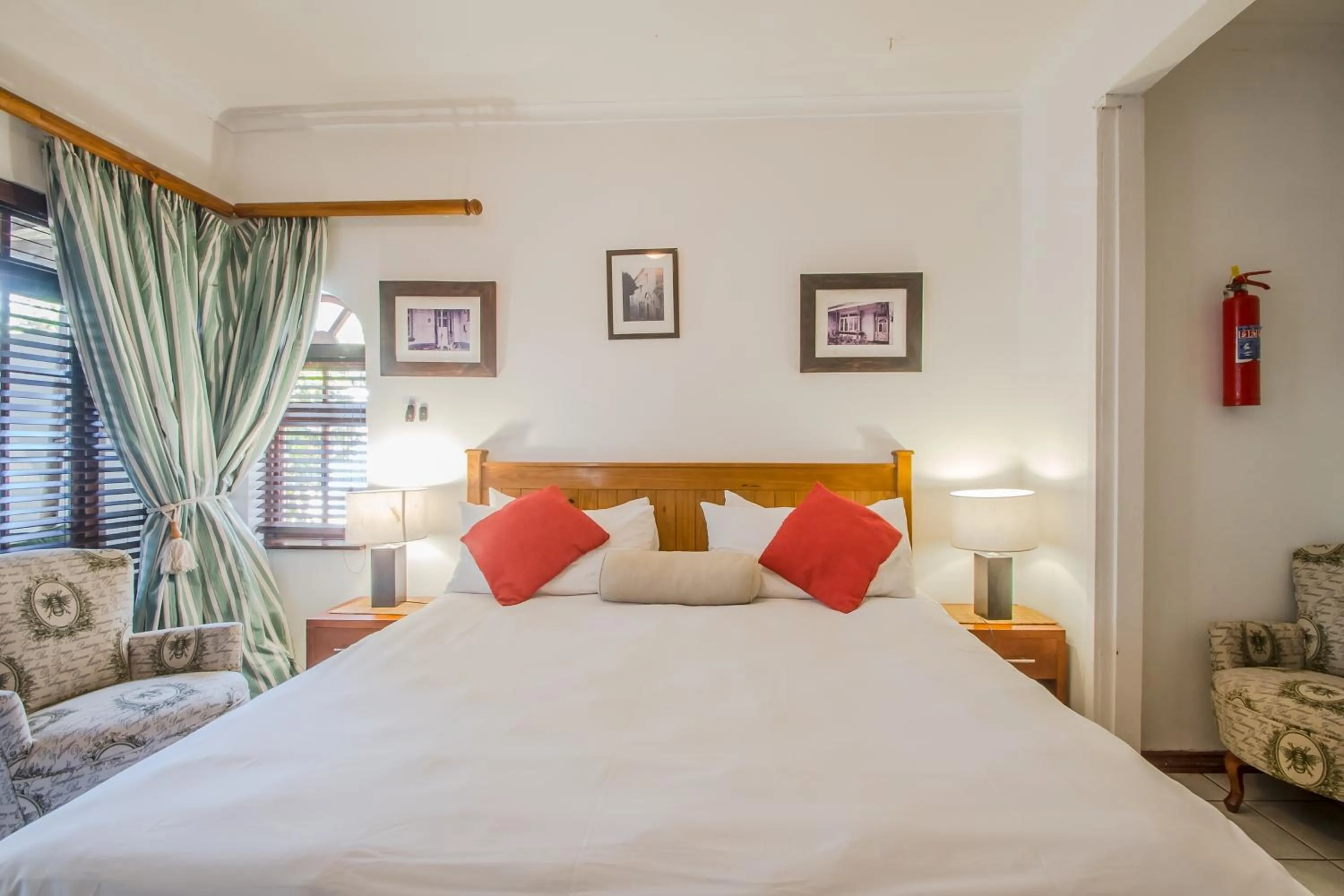 Bedroom, Bed in HoneyPot Guest house