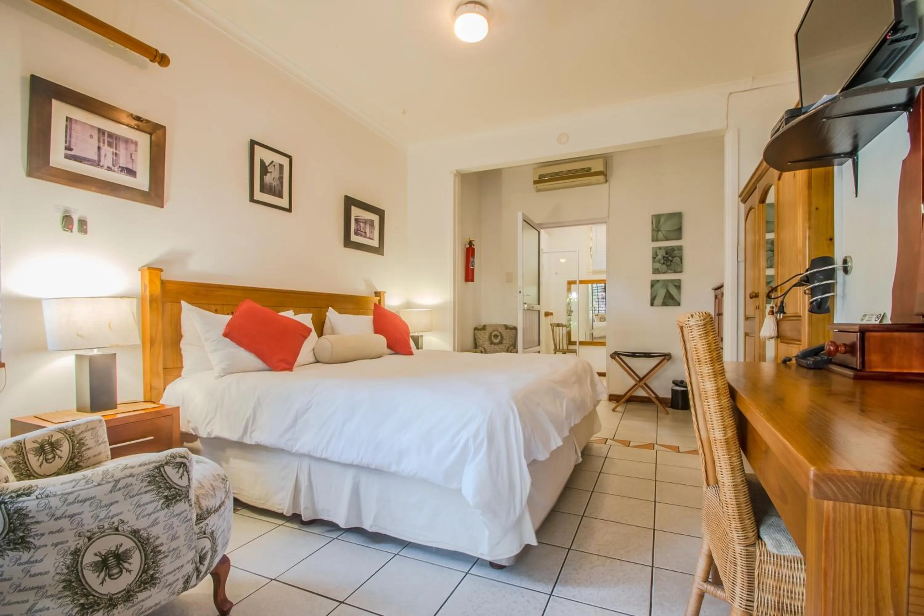 Bedroom, Bed in HoneyPot Guest house