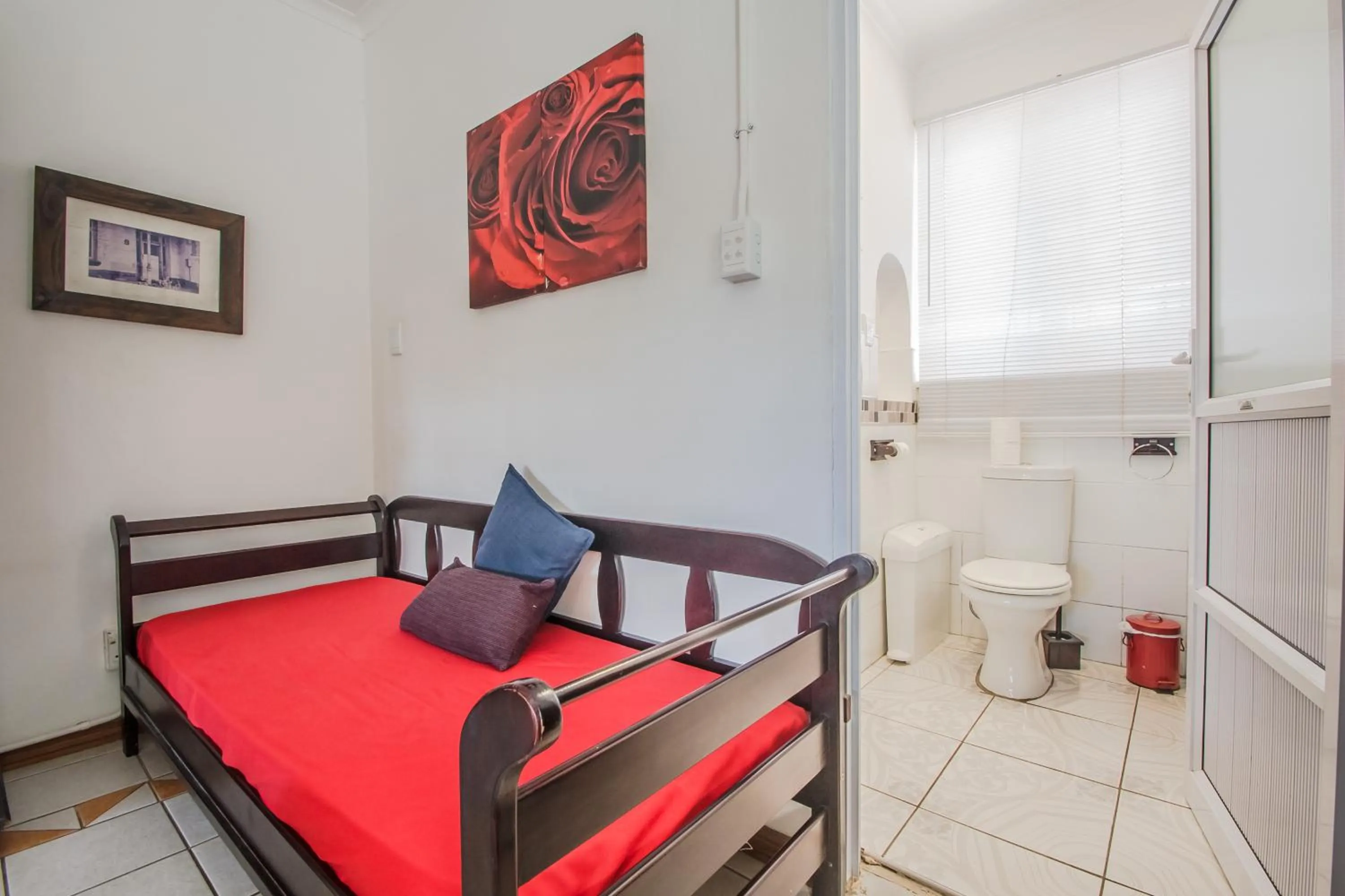 Bedroom, Bed in HoneyPot Guest house