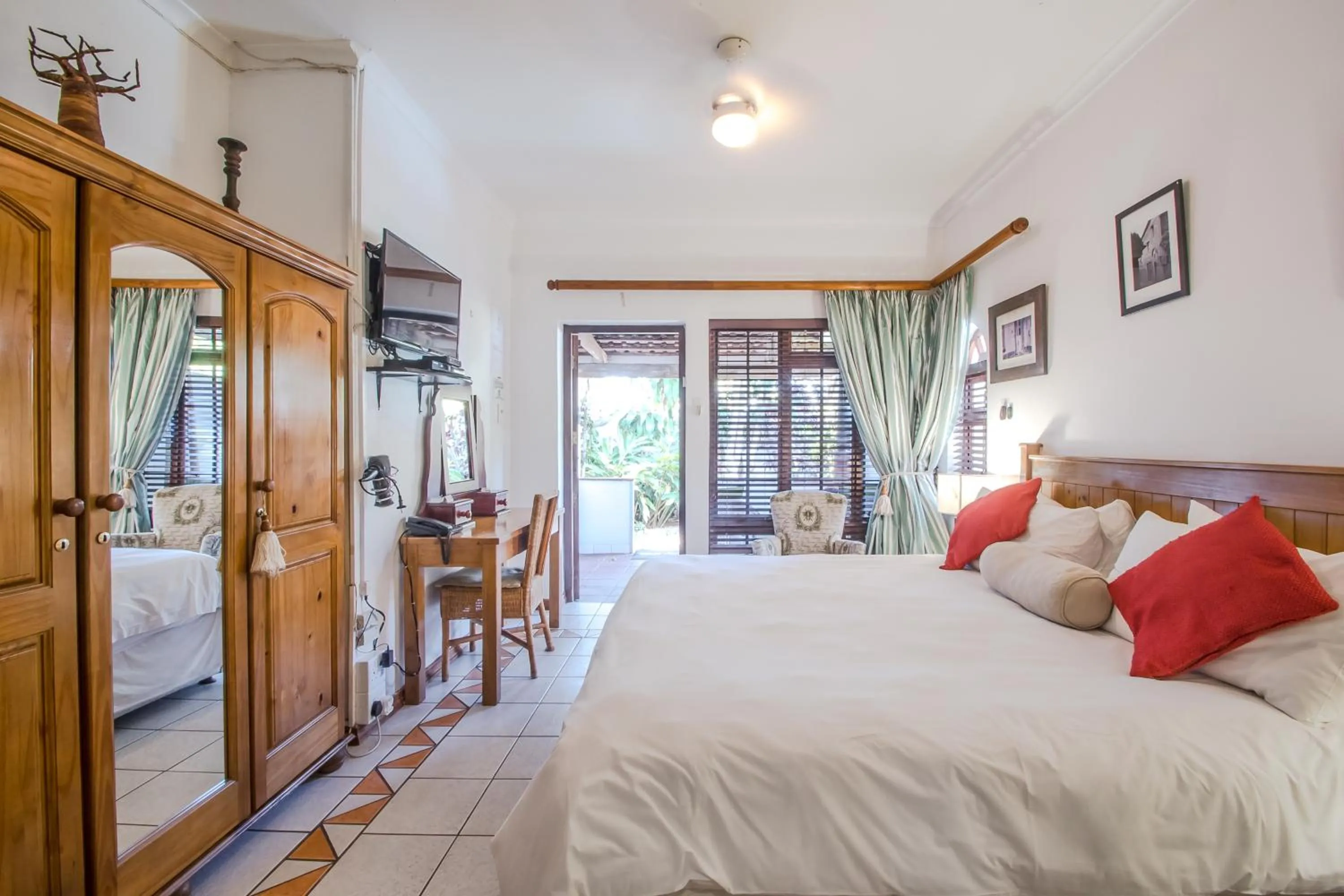 Bedroom, Bed in HoneyPot Guest house