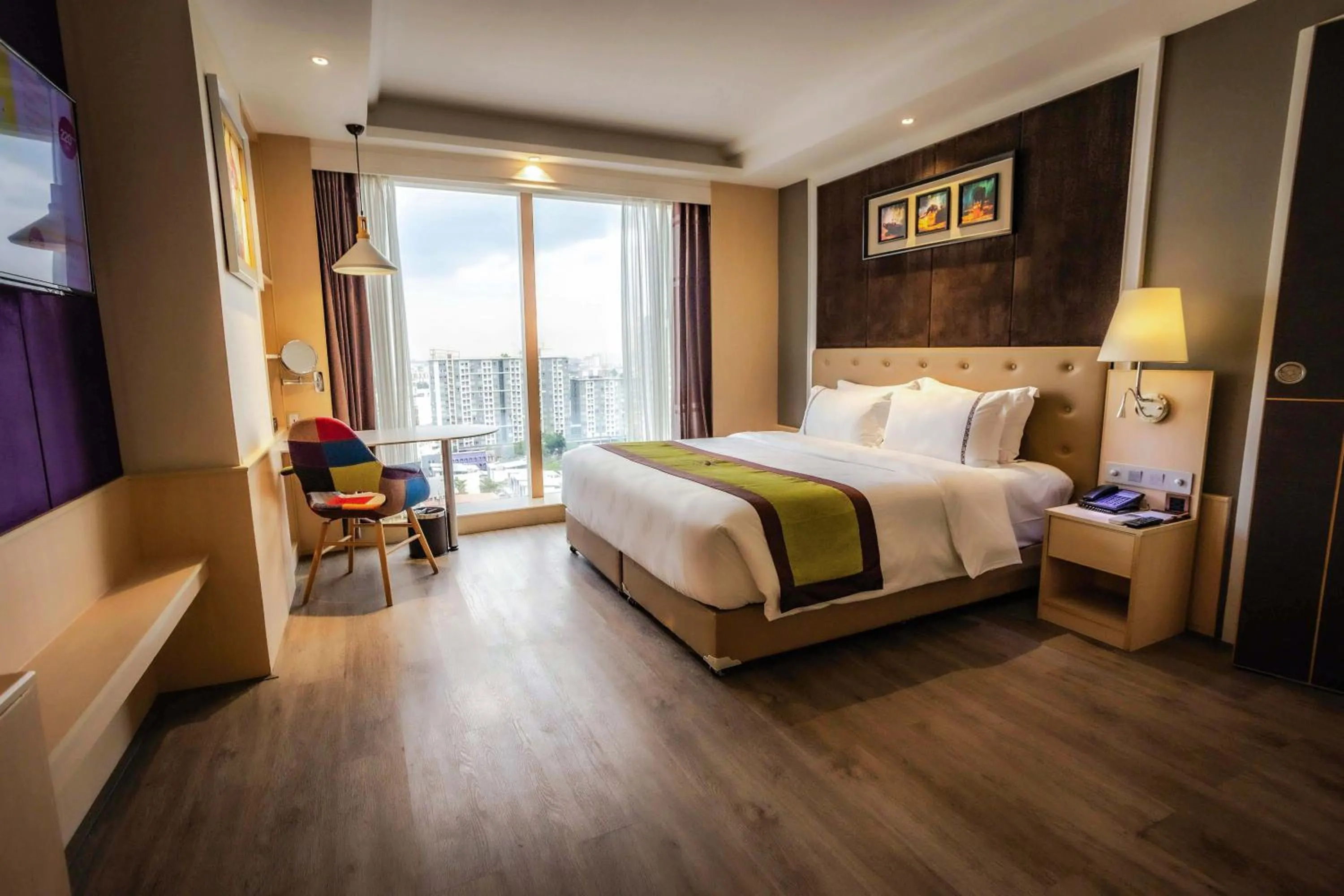 Photo of the whole room, Bed in The Bazaar Hotel Bangkok - MRT Lat Phrao Ratchadapisek