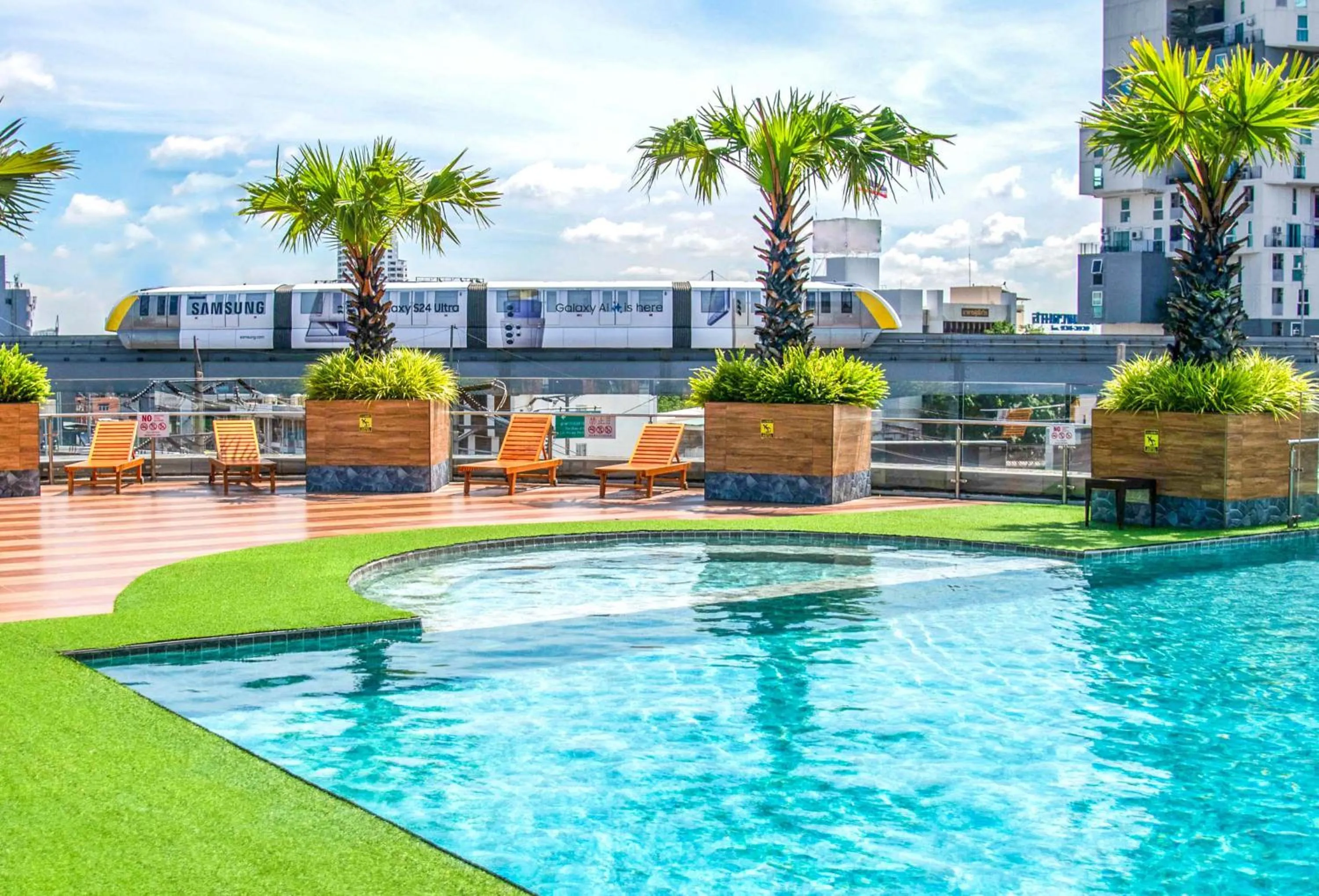 Swimming pool in The Bazaar Hotel Bangkok - MRT Lat Phrao Ratchadapisek