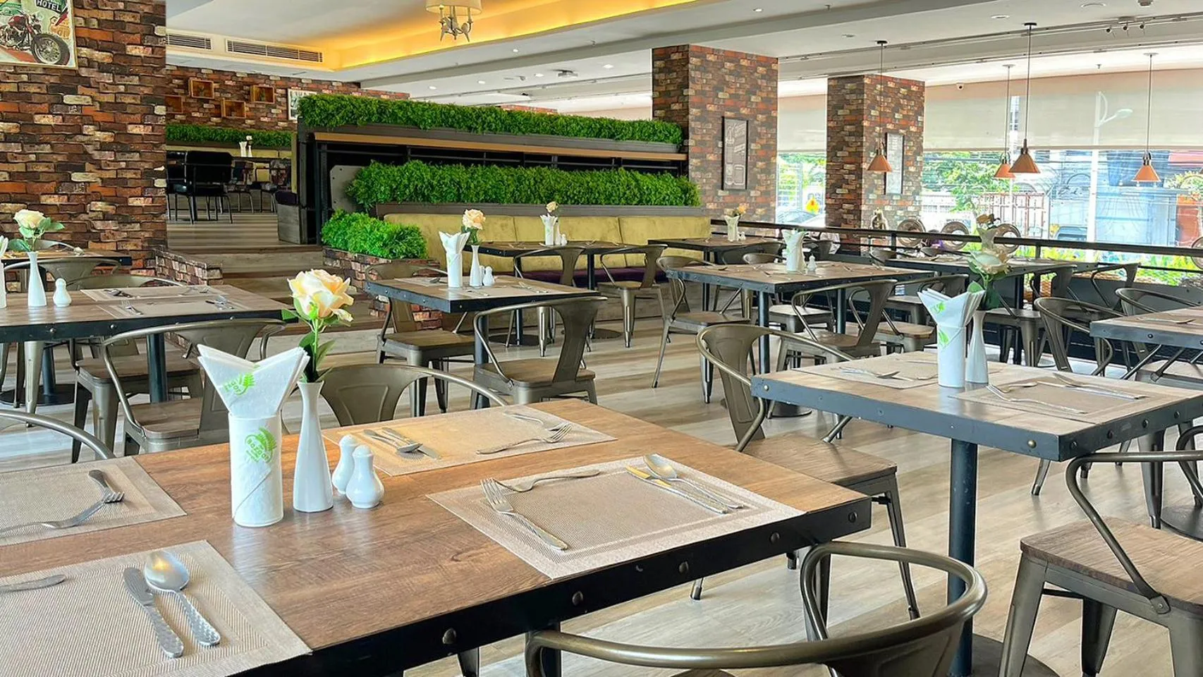 Restaurant/places to eat in The Bazaar Hotel Bangkok - MRT Lat Phrao Ratchadapisek