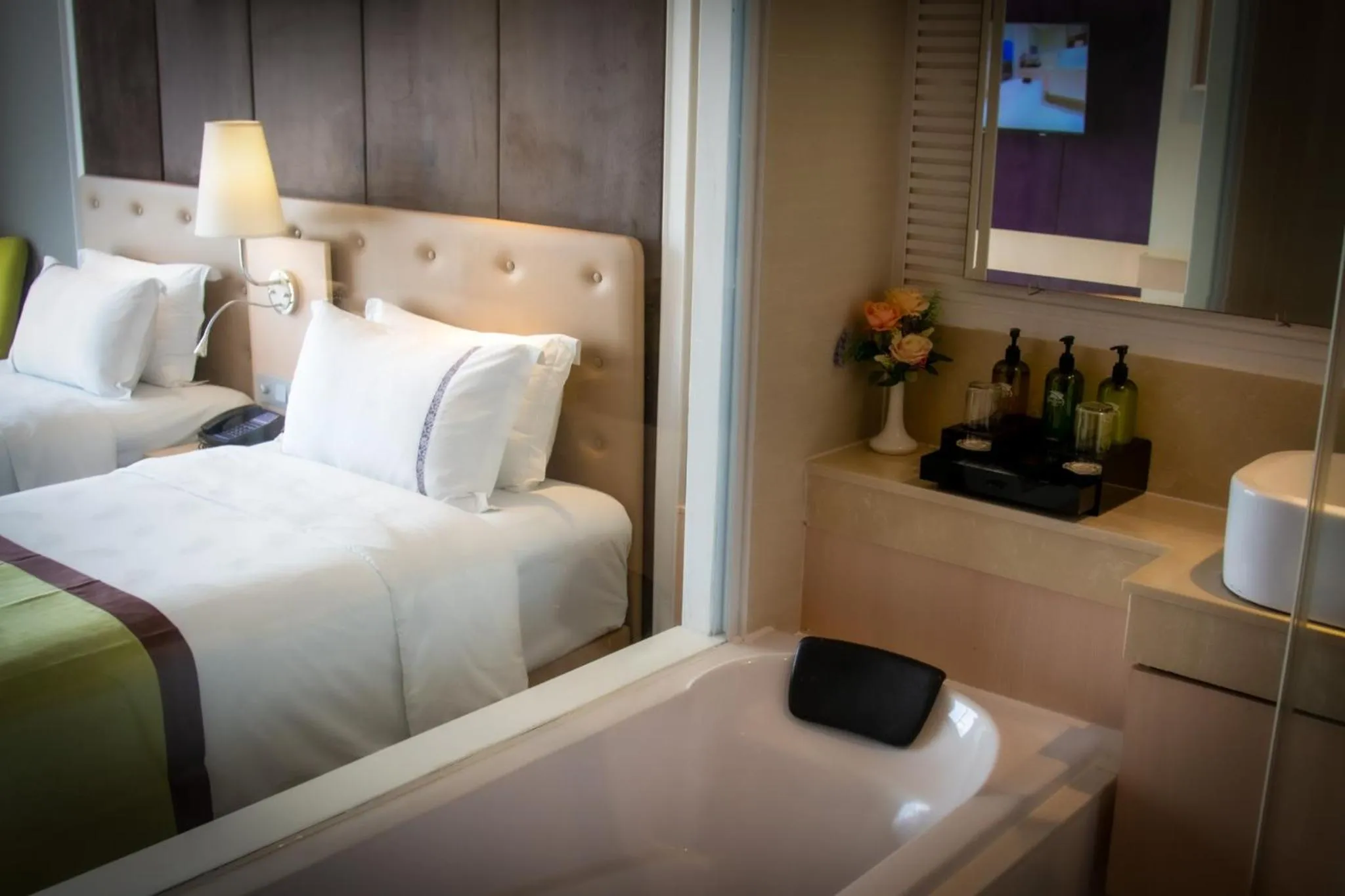 Bathroom, Bed in The Bazaar Hotel Bangkok - MRT Lat Phrao Ratchadapisek