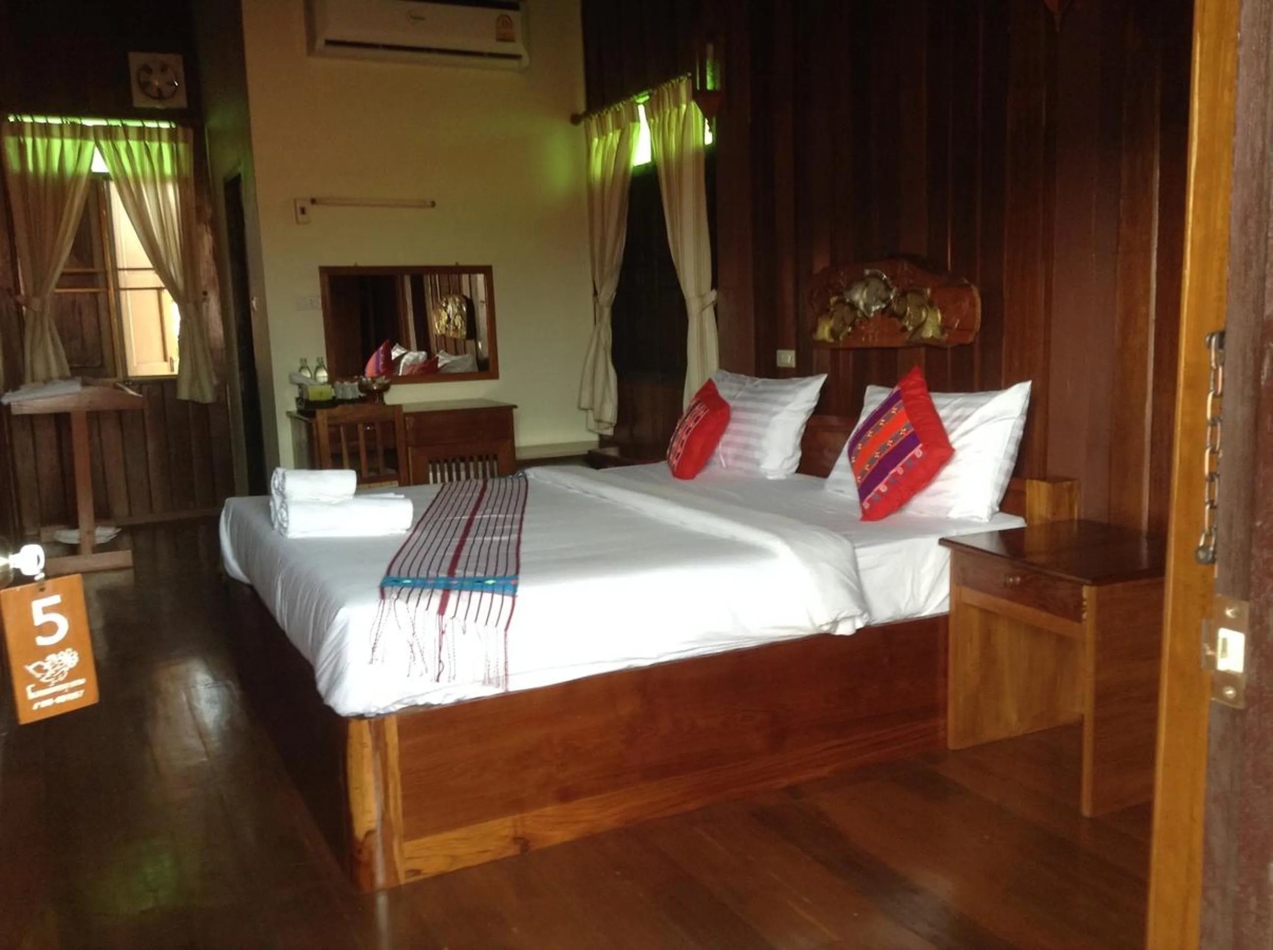 Bed in Mitkhoonyoum Hotel