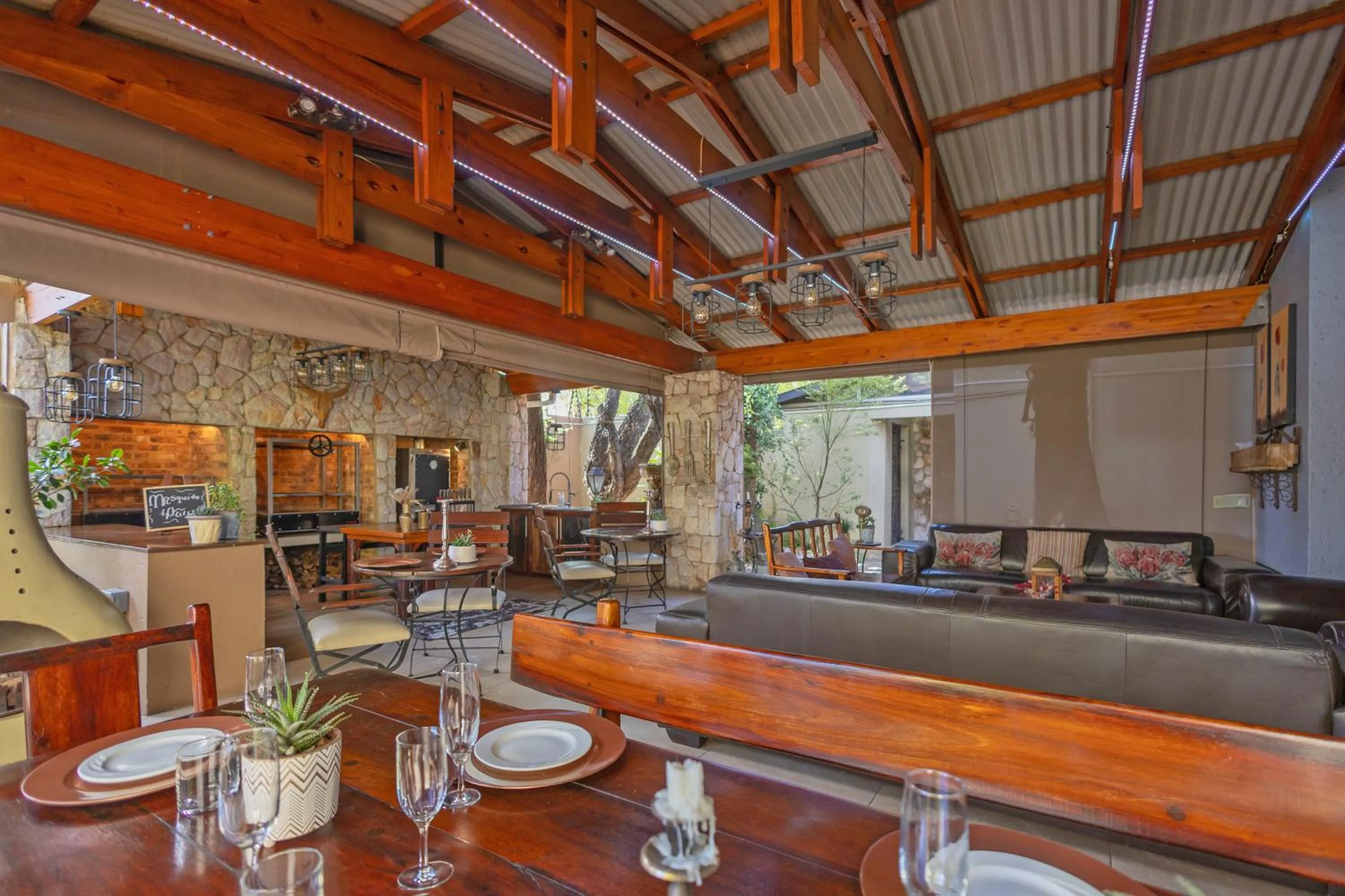 Restaurant/places to eat in Afrique Boutique Hotel O.R. Tambo