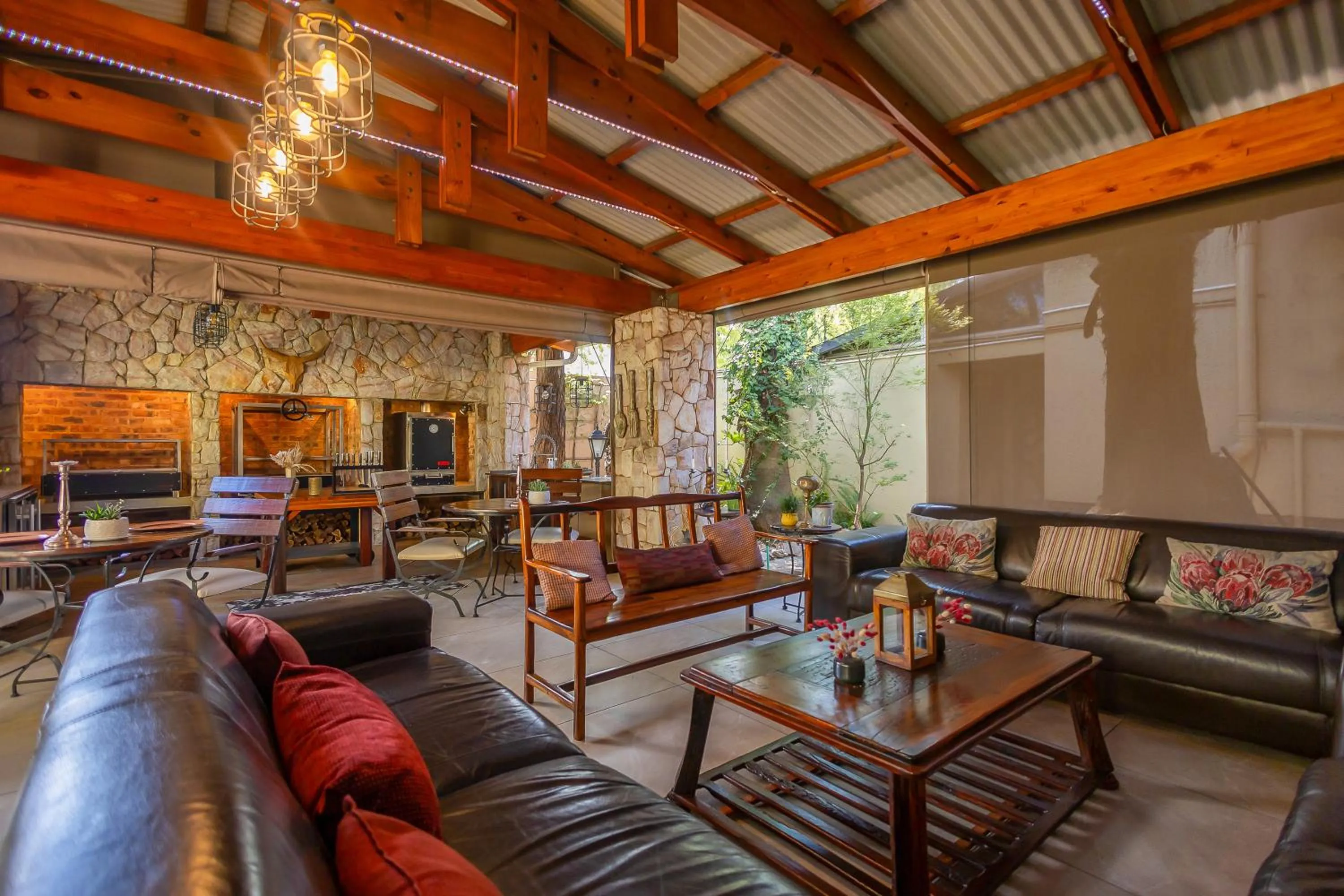 Restaurant/places to eat in Afrique Boutique Hotel O.R. Tambo