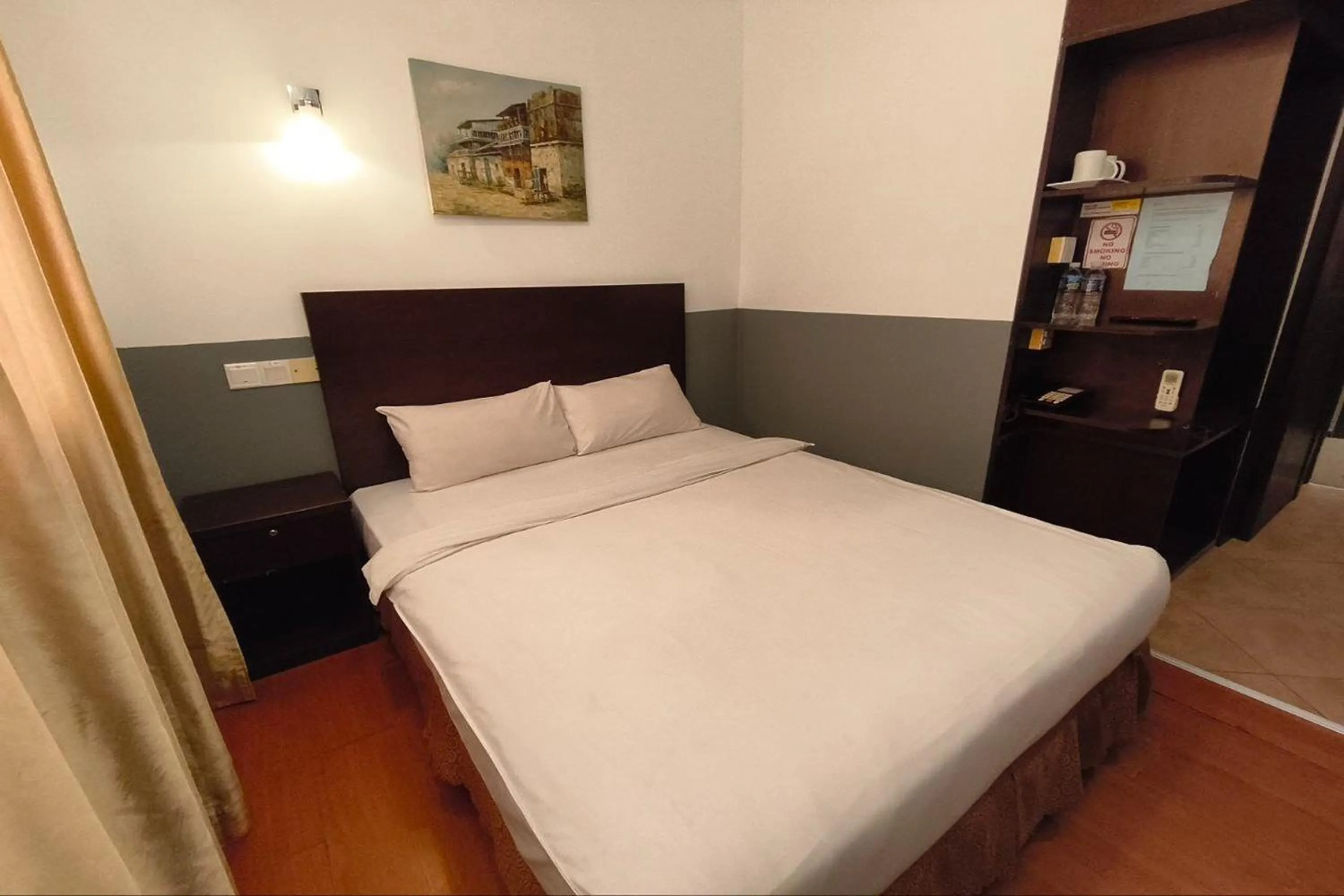 Bedroom, Bed in Hotel D'New 1 KK Sabah