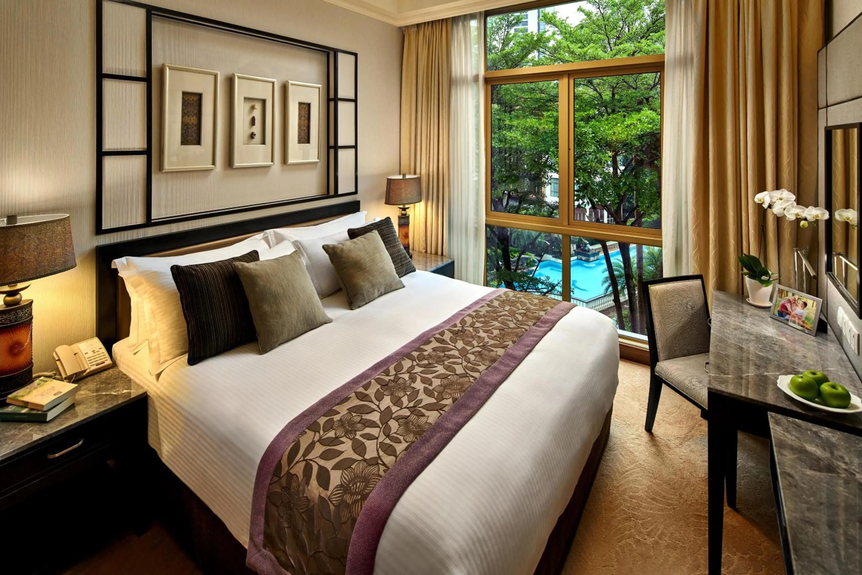 Bedroom, Bed in Treetops Executive Residences