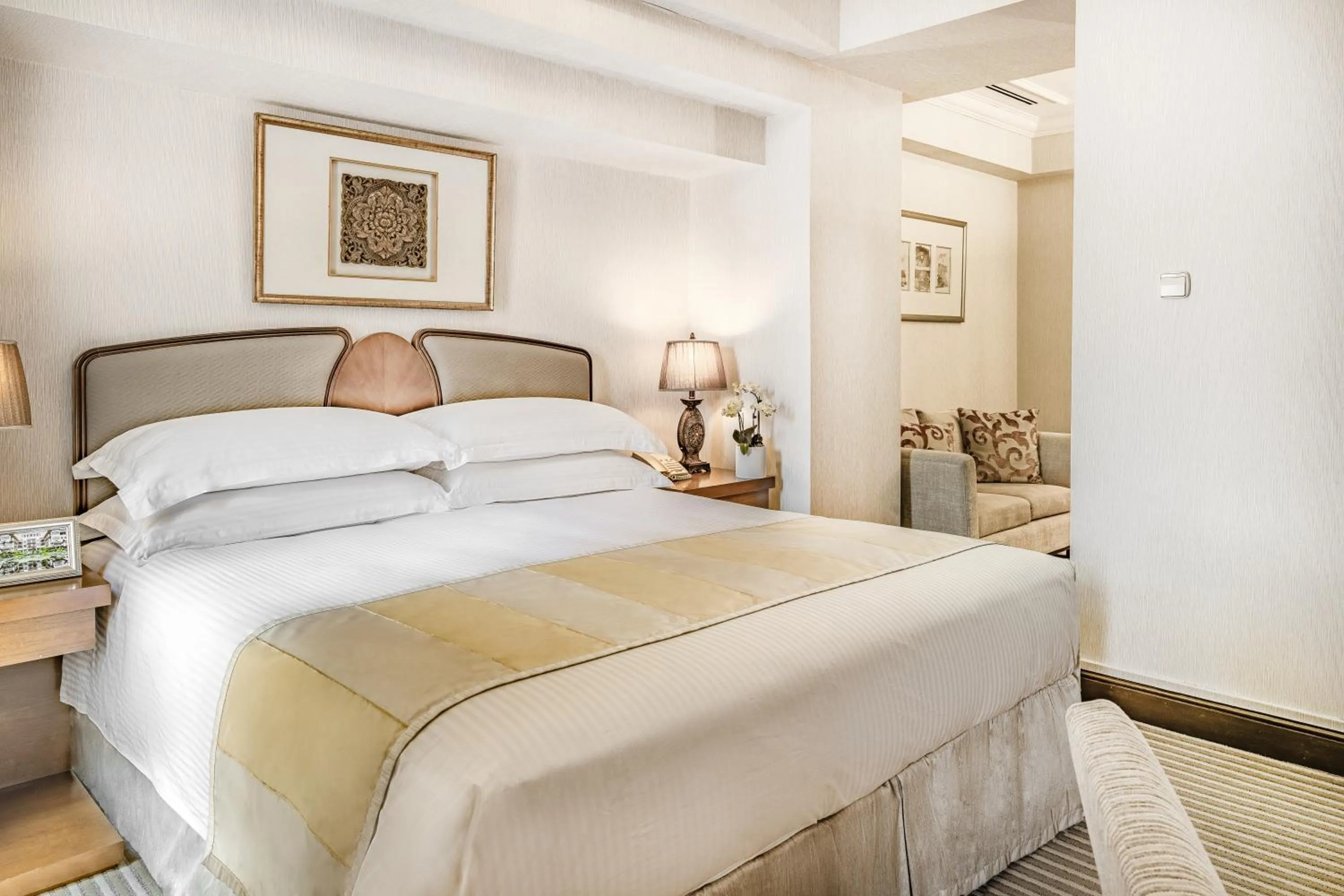 Bed in Treetops Executive Residences