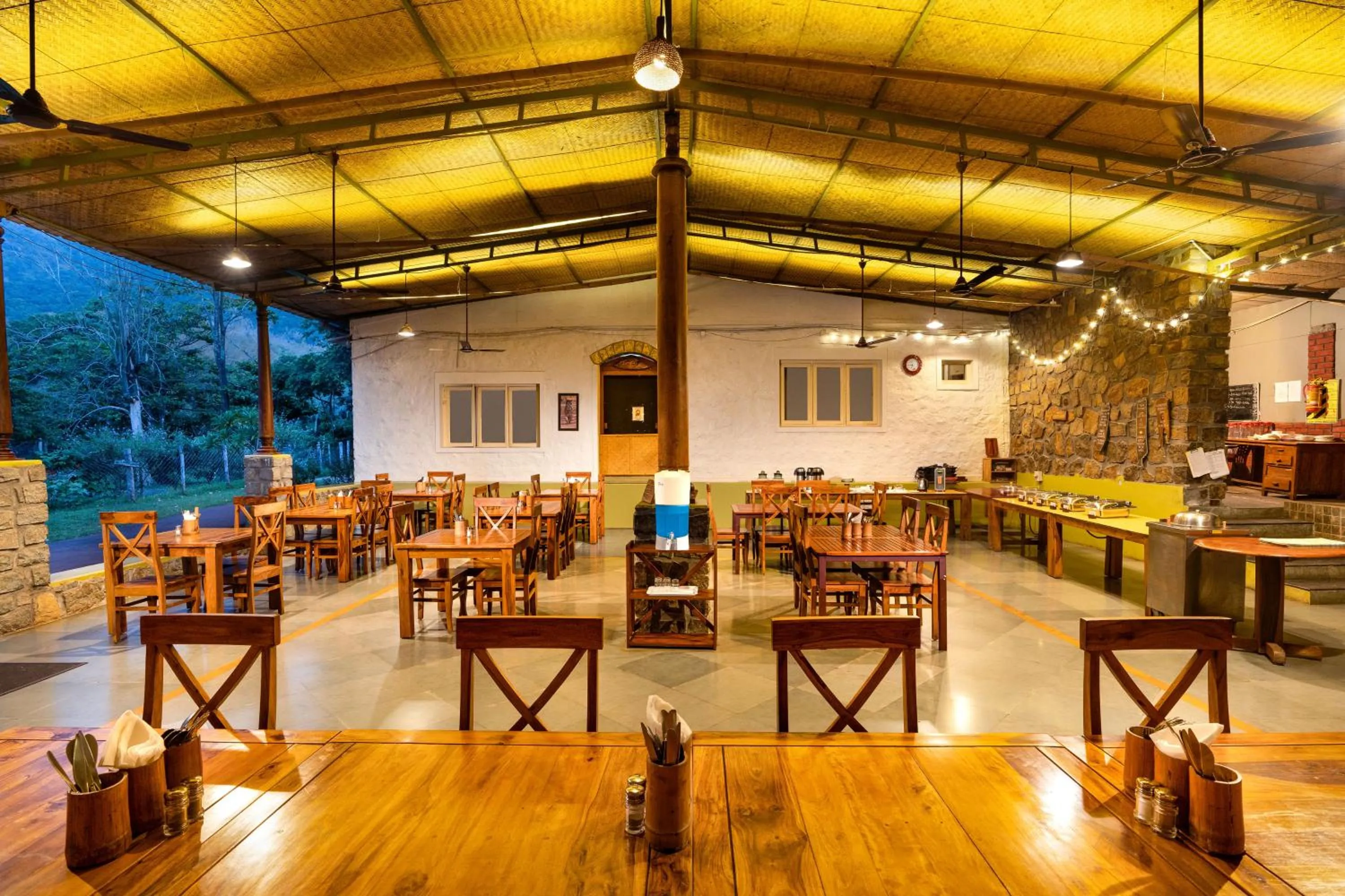 Restaurant/places to eat in Jungle Hut Resort