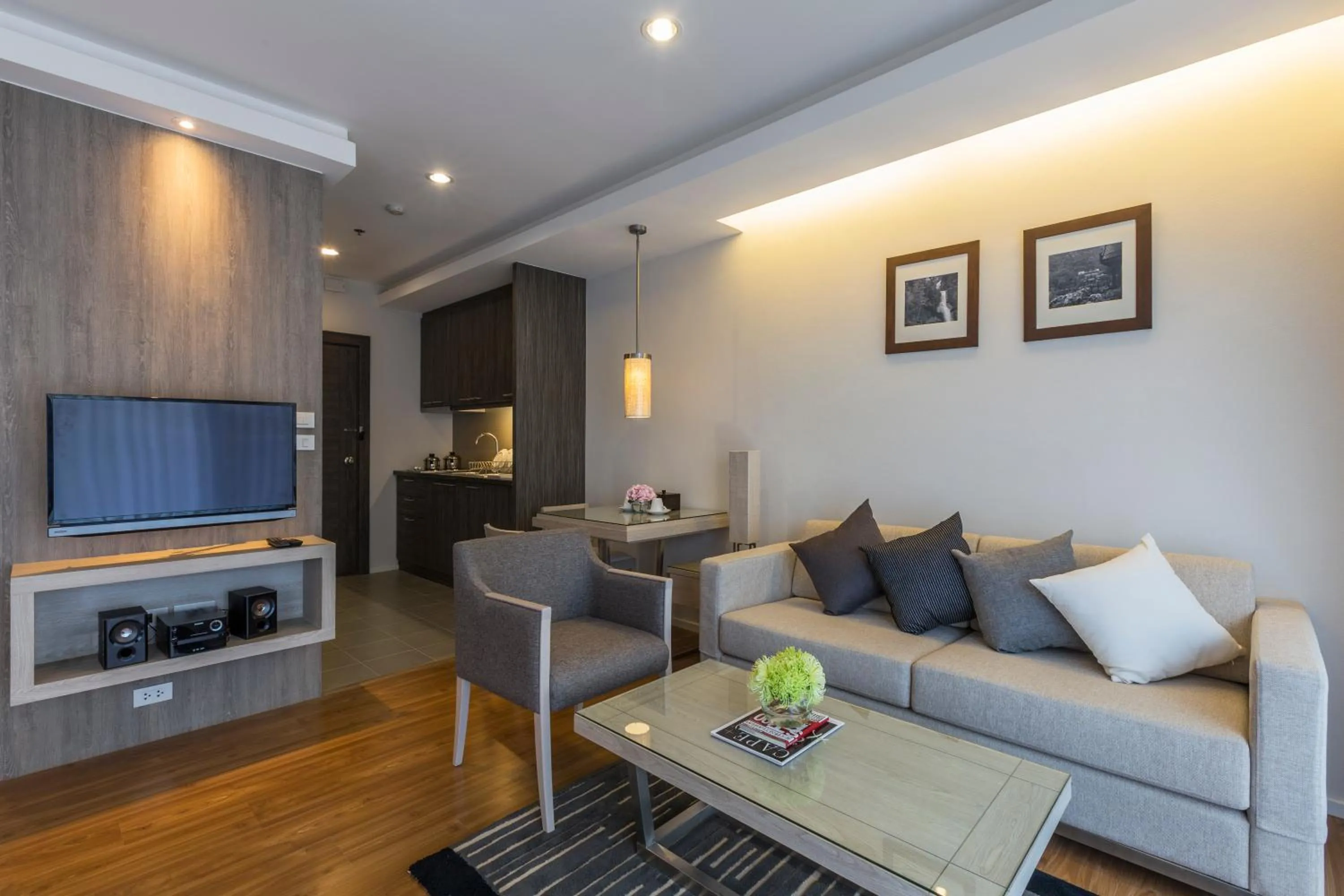 TV and multimedia in Kantary 304 Hotel Prachinburi