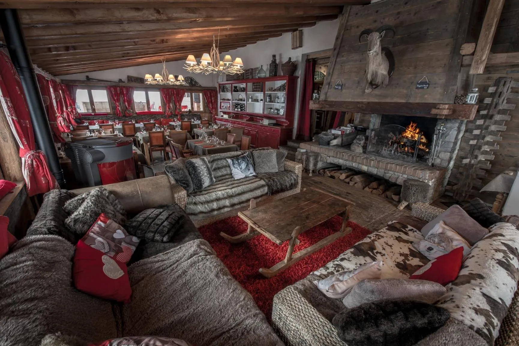 Communal lounge/ TV room in Chalet Du Friolin