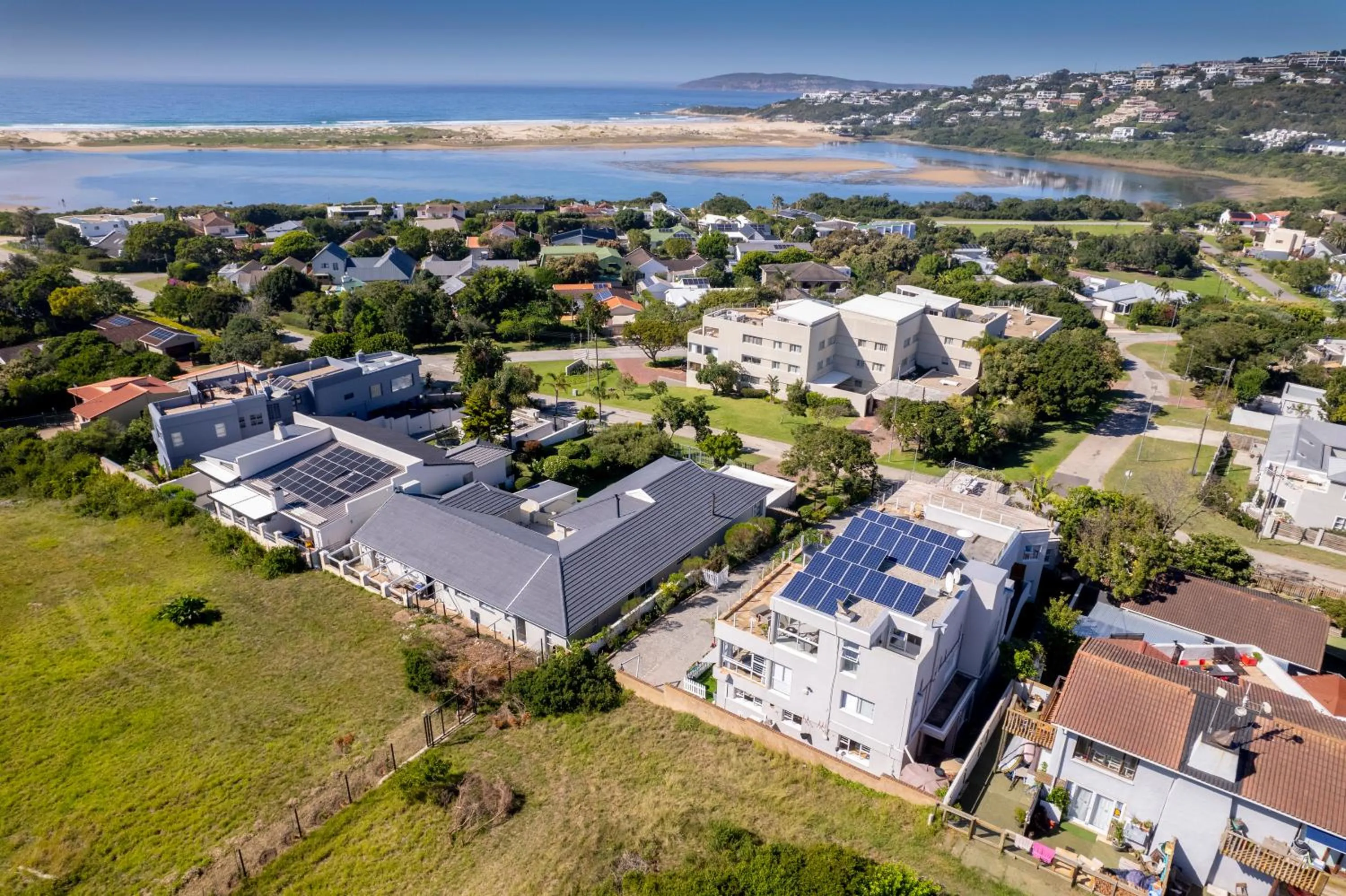 Property building in Thanda Vista