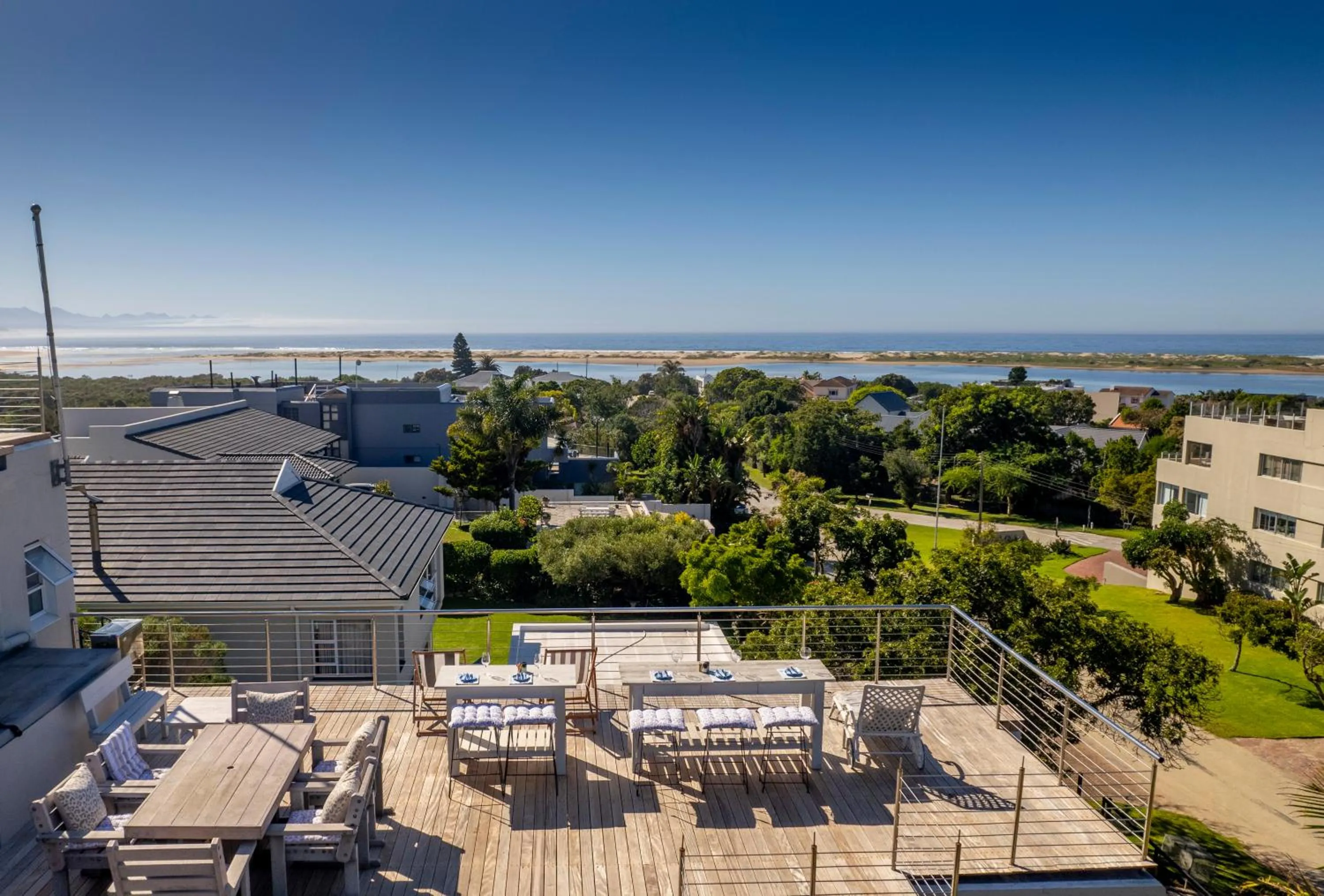 Property building in Thanda Vista