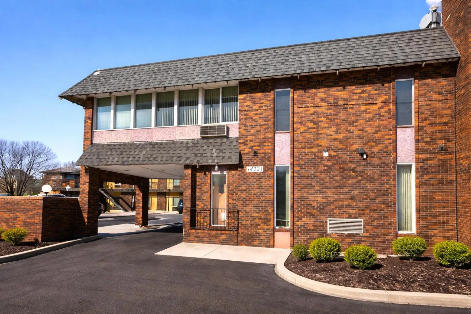 The Queen B Motel, Detroit-Warren