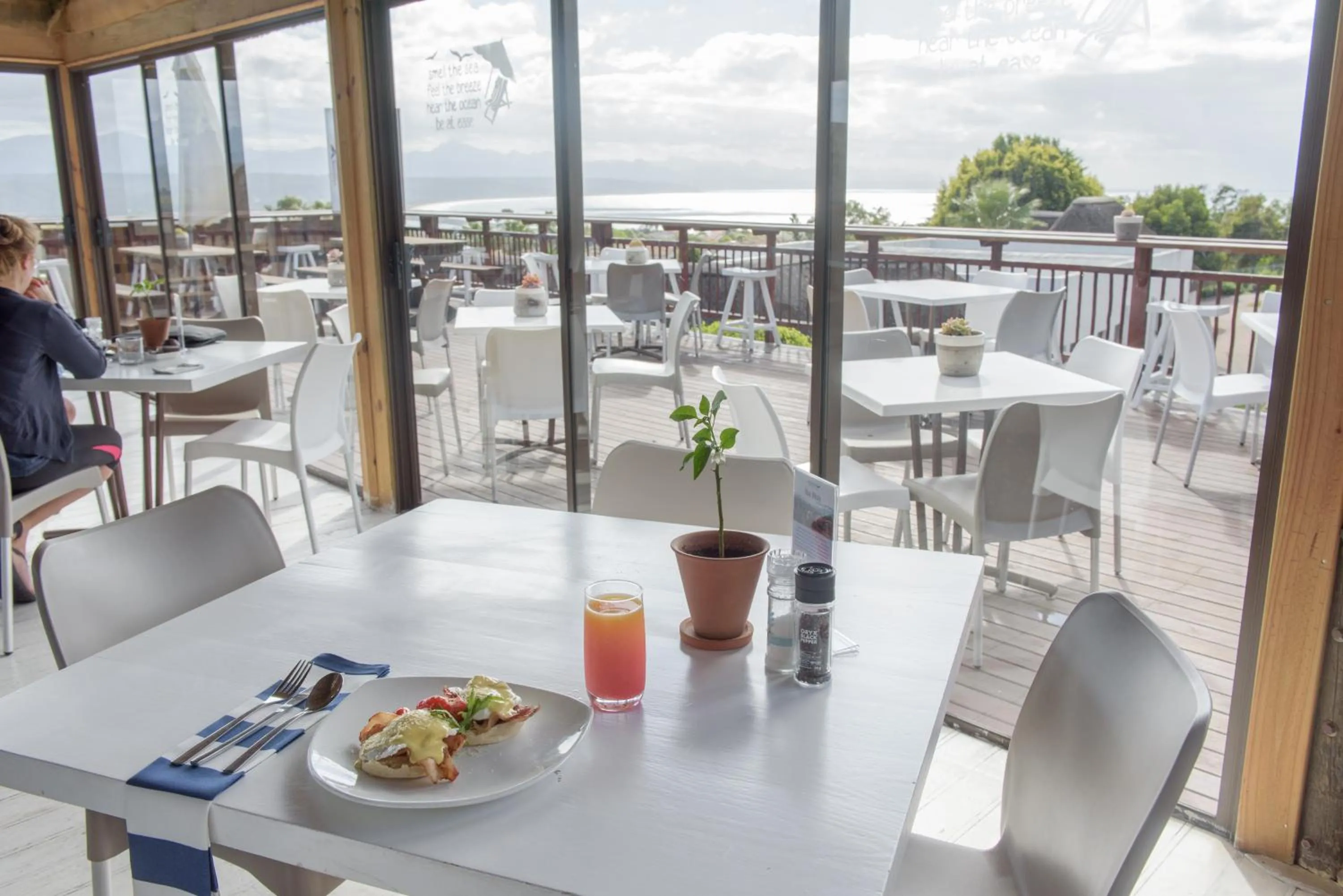 Restaurant/places to eat in Whalesong Hotel & Spa