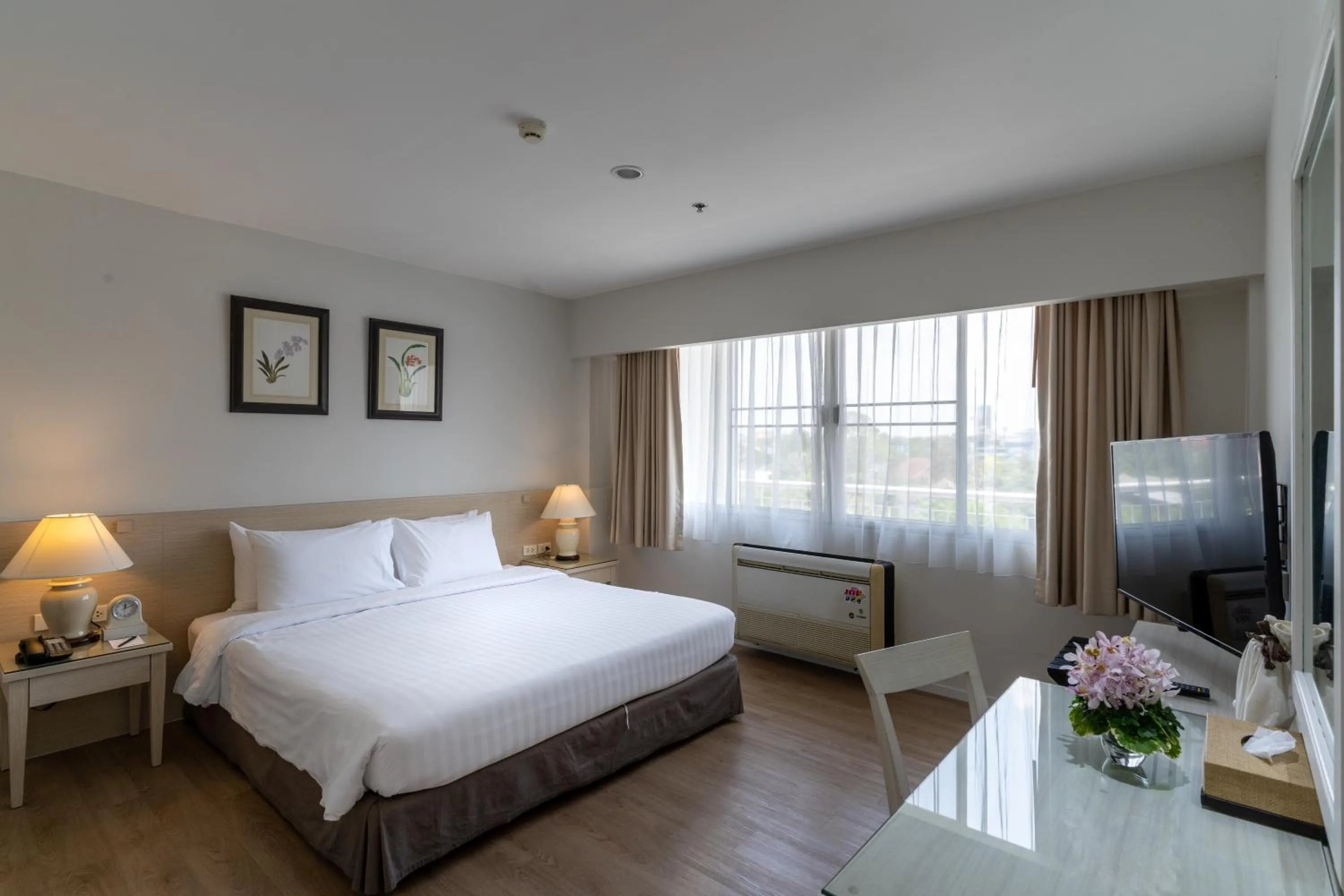 Bed in Classic Kameo Hotel and Serviced Apartments, Sriracha