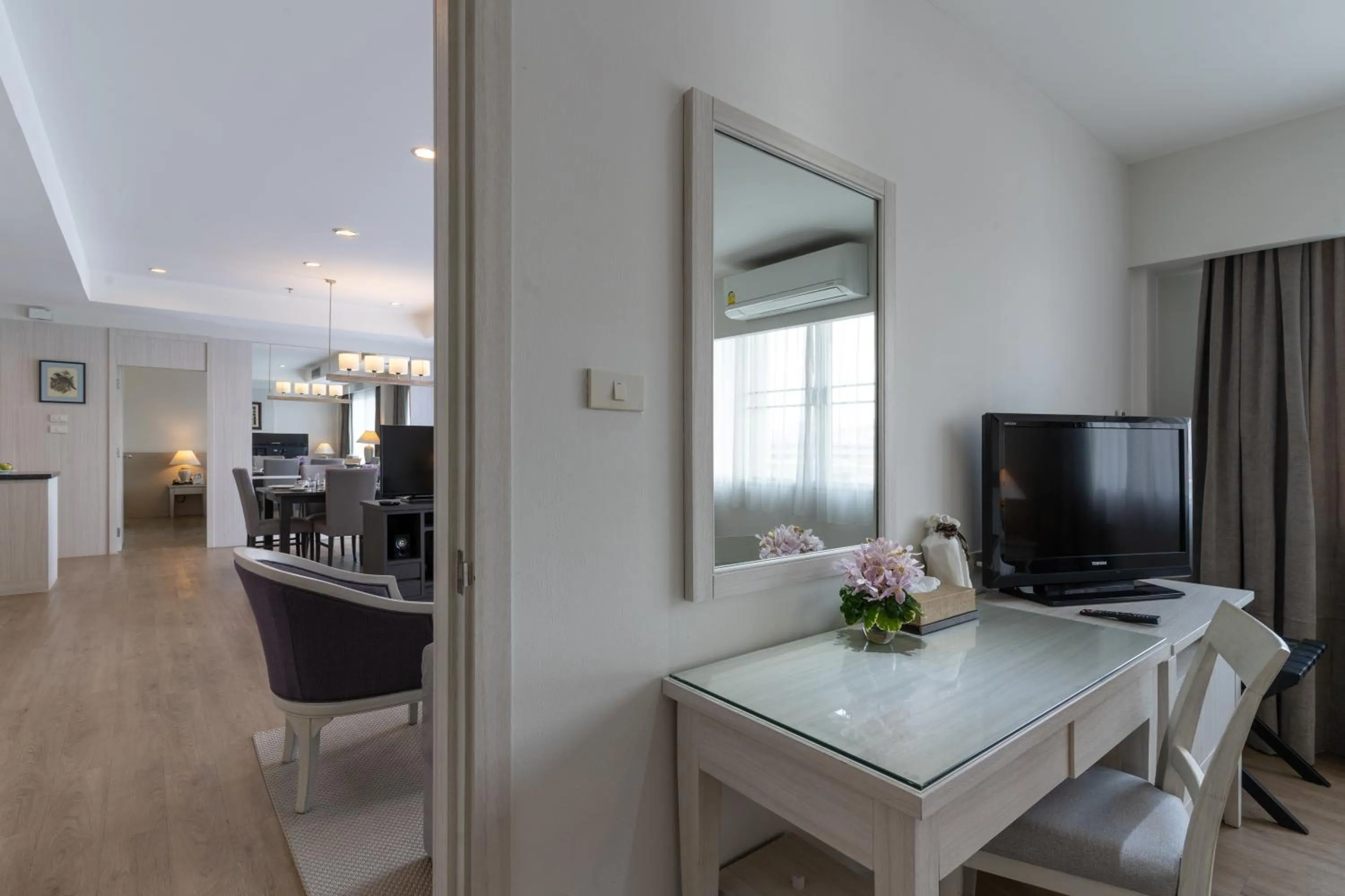 TV and multimedia in Classic Kameo Hotel and Serviced Apartments, Sriracha