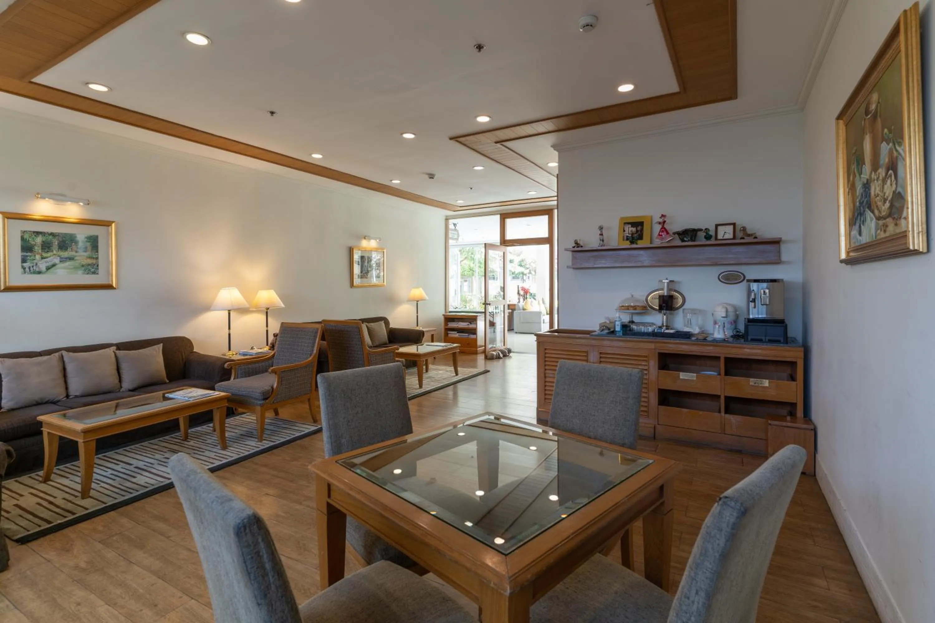 Library in Classic Kameo Hotel and Serviced Apartments, Sriracha