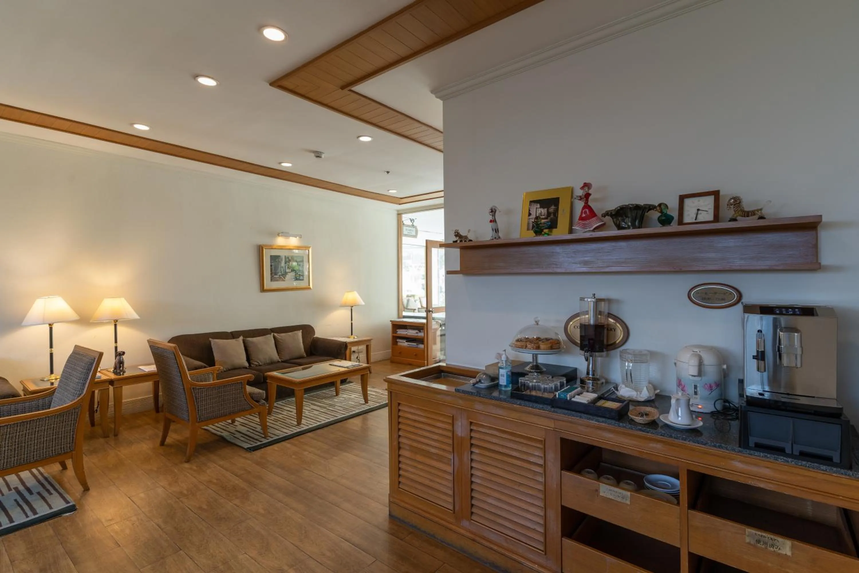 Library in Classic Kameo Hotel and Serviced Apartments, Sriracha