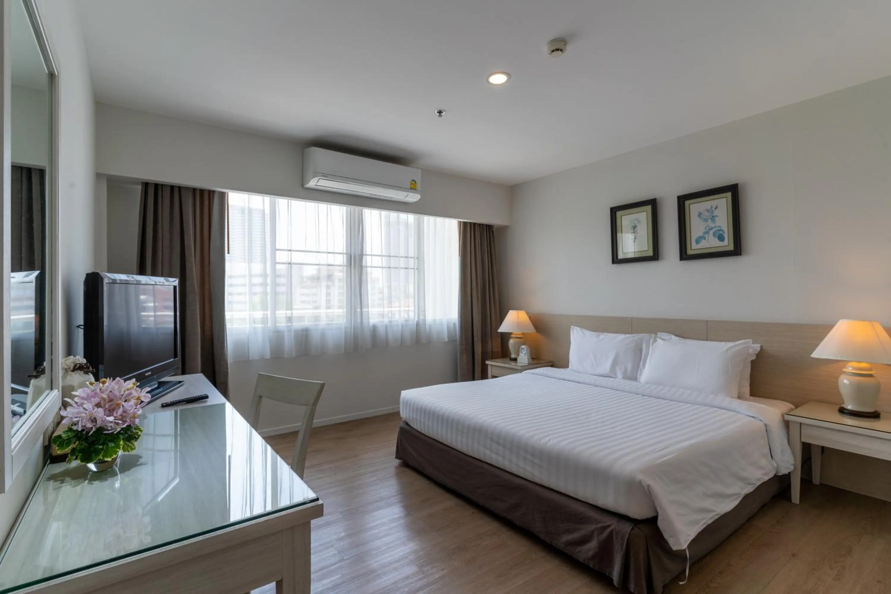 Bed in Classic Kameo Hotel and Serviced Apartments, Sriracha