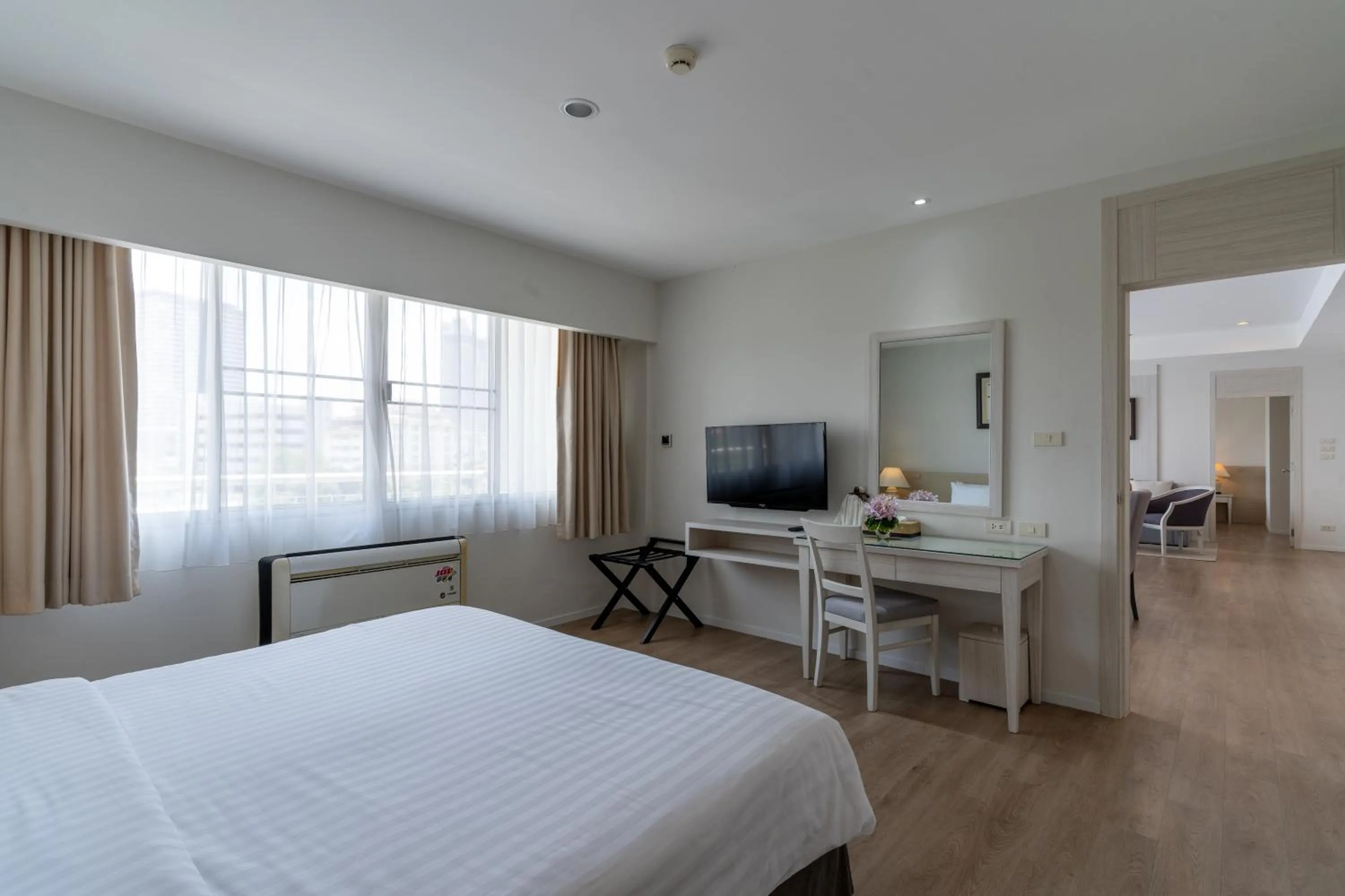 Bed in Classic Kameo Hotel and Serviced Apartments, Sriracha