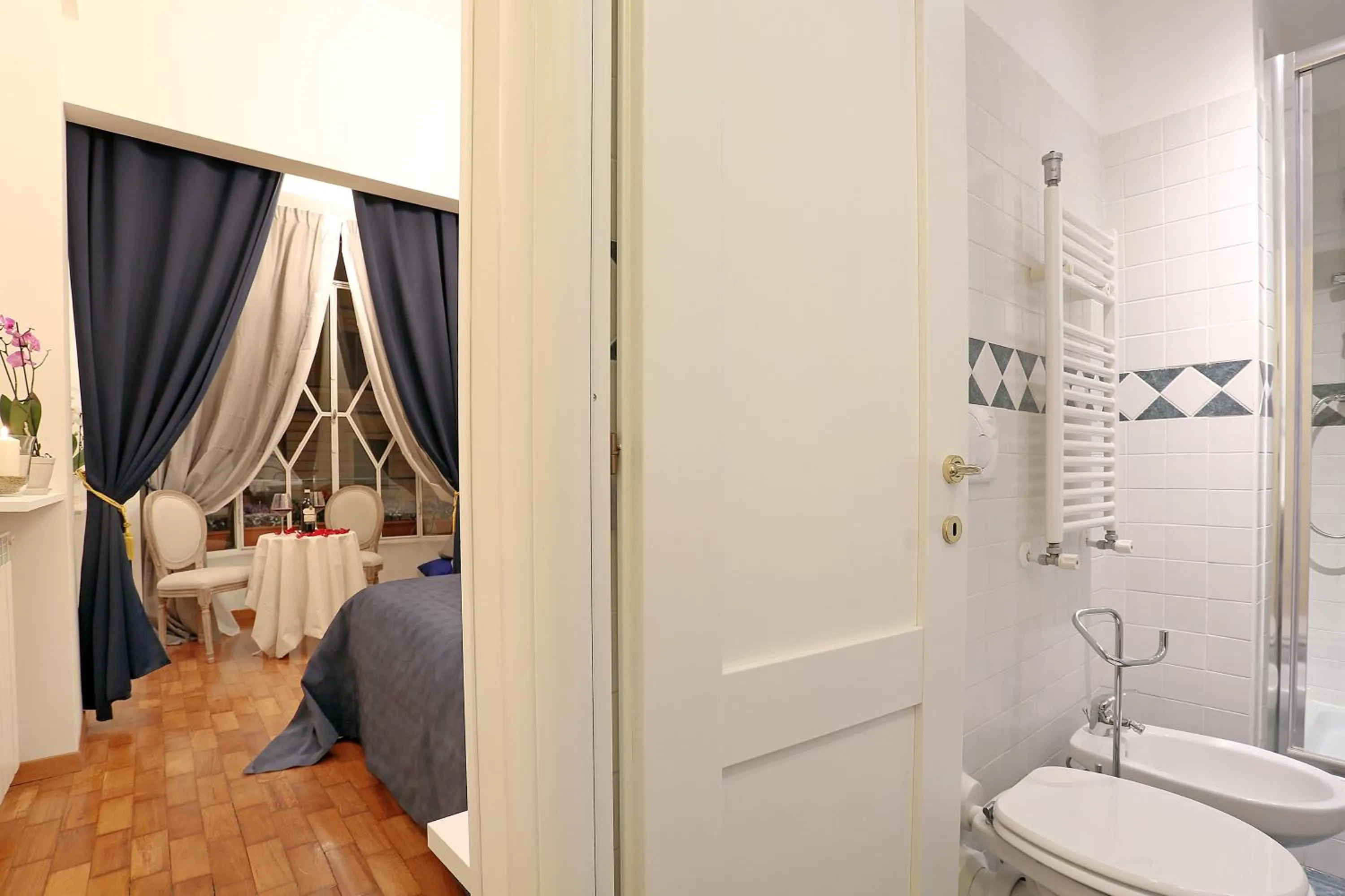 Bathroom, Bed in Grand Tour Rome Suites - Liberty Collection