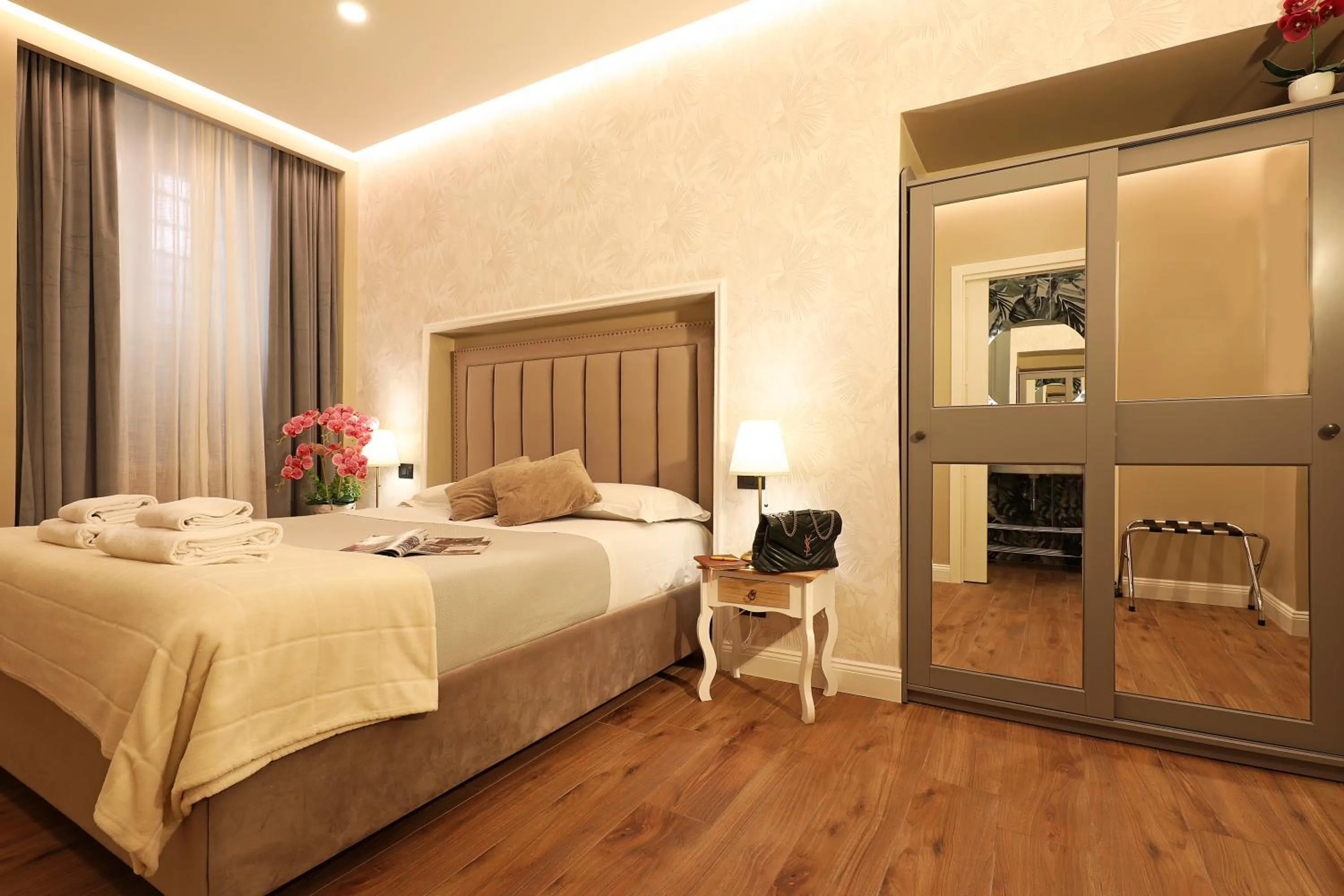 Bed in Grand Tour Rome Suites - Liberty Collection