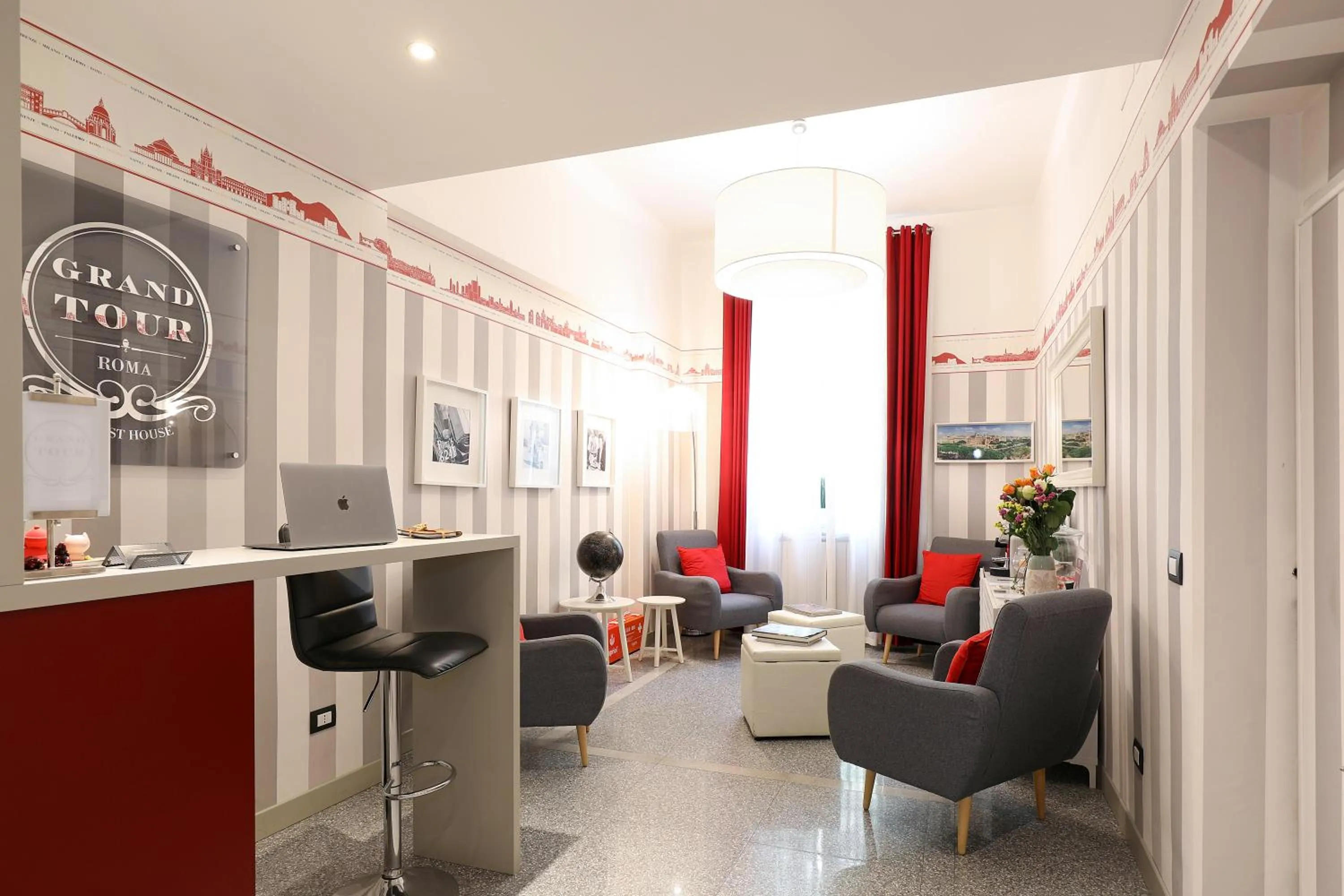 Lobby or reception in Grand Tour Rome Suites - Liberty Collection