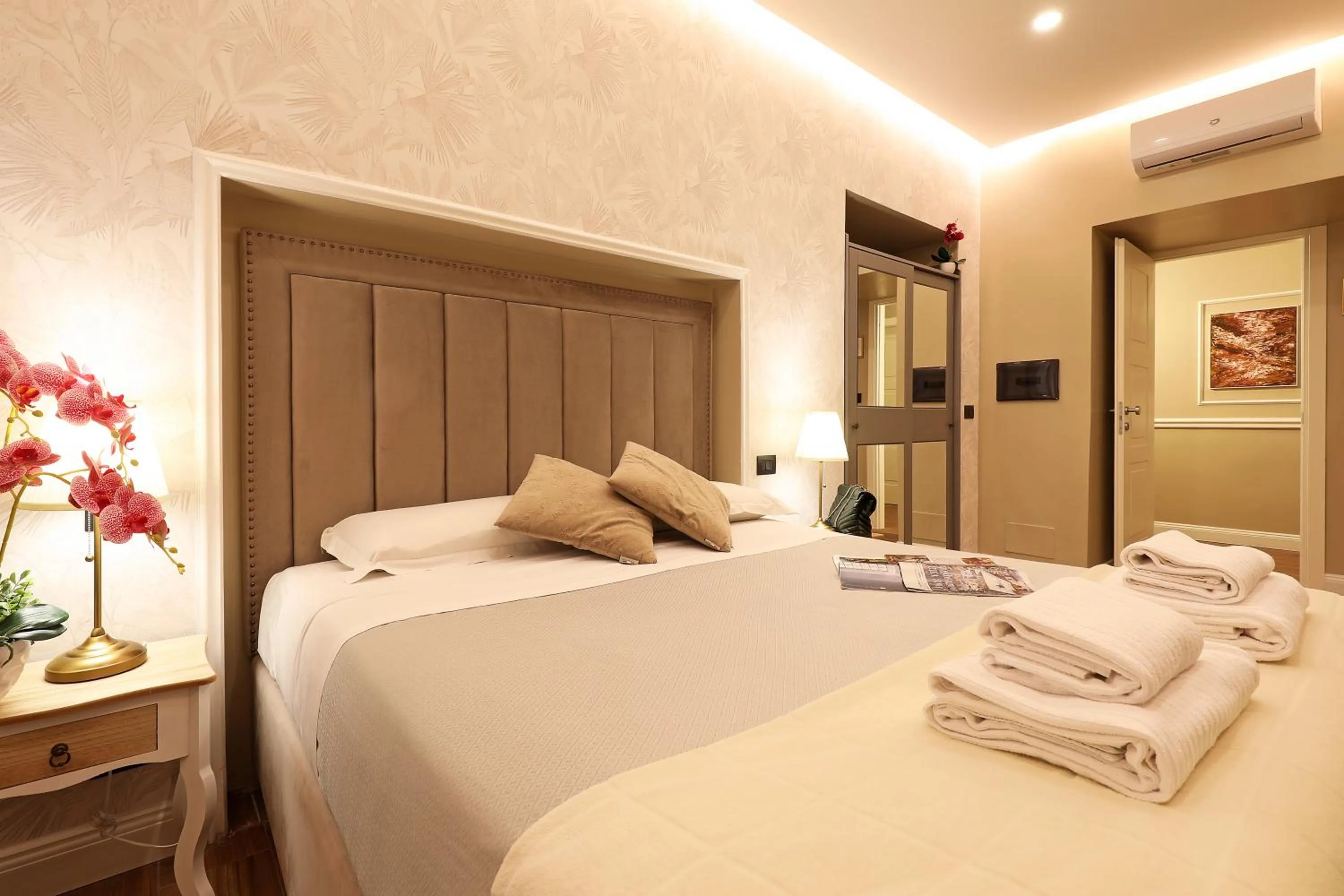 Bed in Grand Tour Rome Suites - Liberty Collection