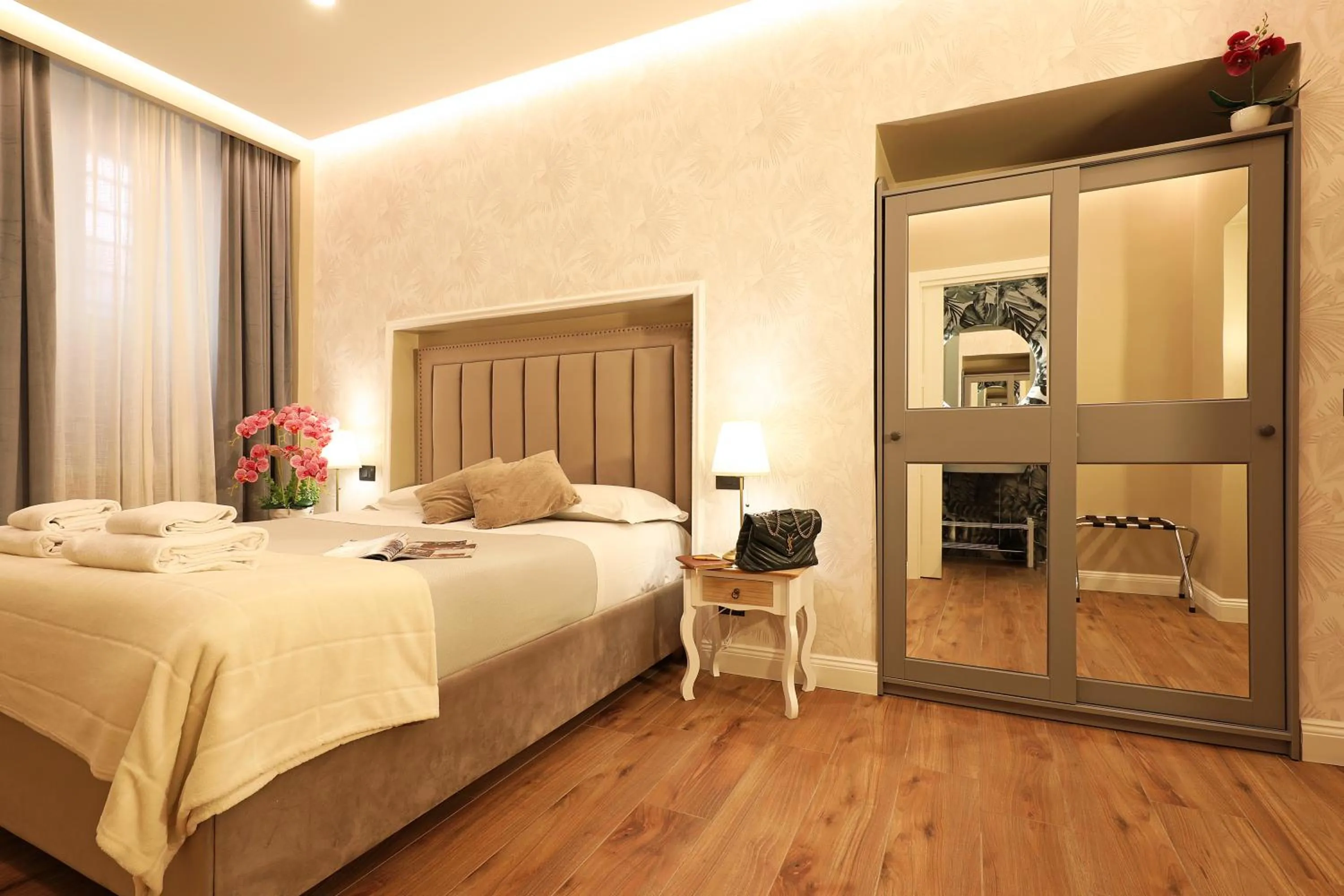 Bed in Grand Tour Rome Suites - Liberty Collection