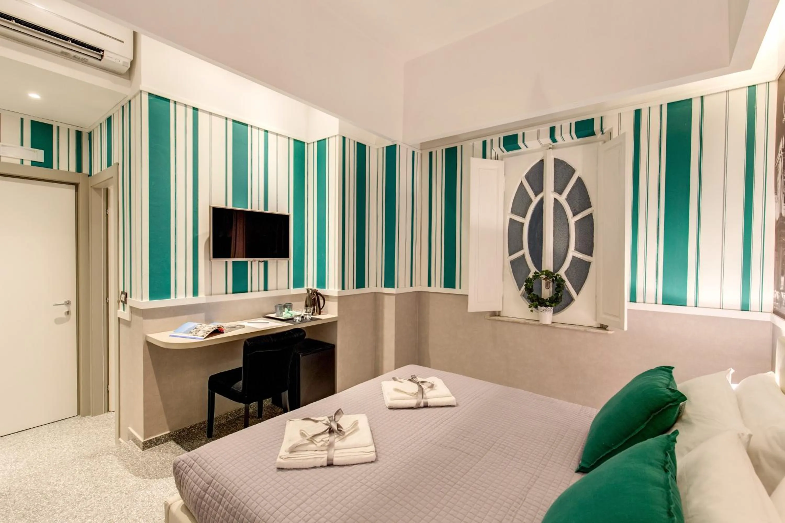 Photo of the whole room, Bed in Grand Tour Rome Suites - Liberty Collection