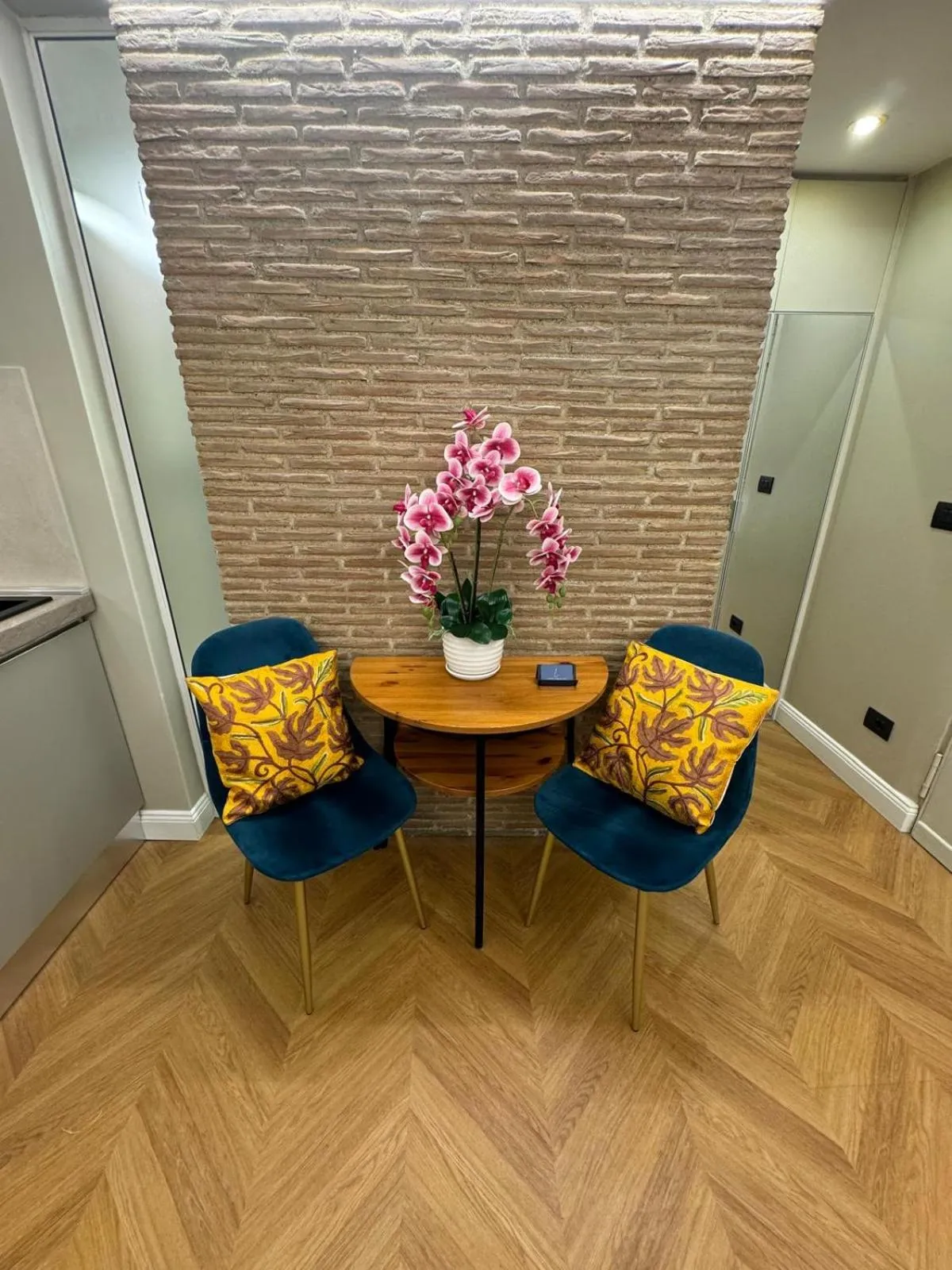 Living room in Grand Tour Rome Suites - Liberty Collection