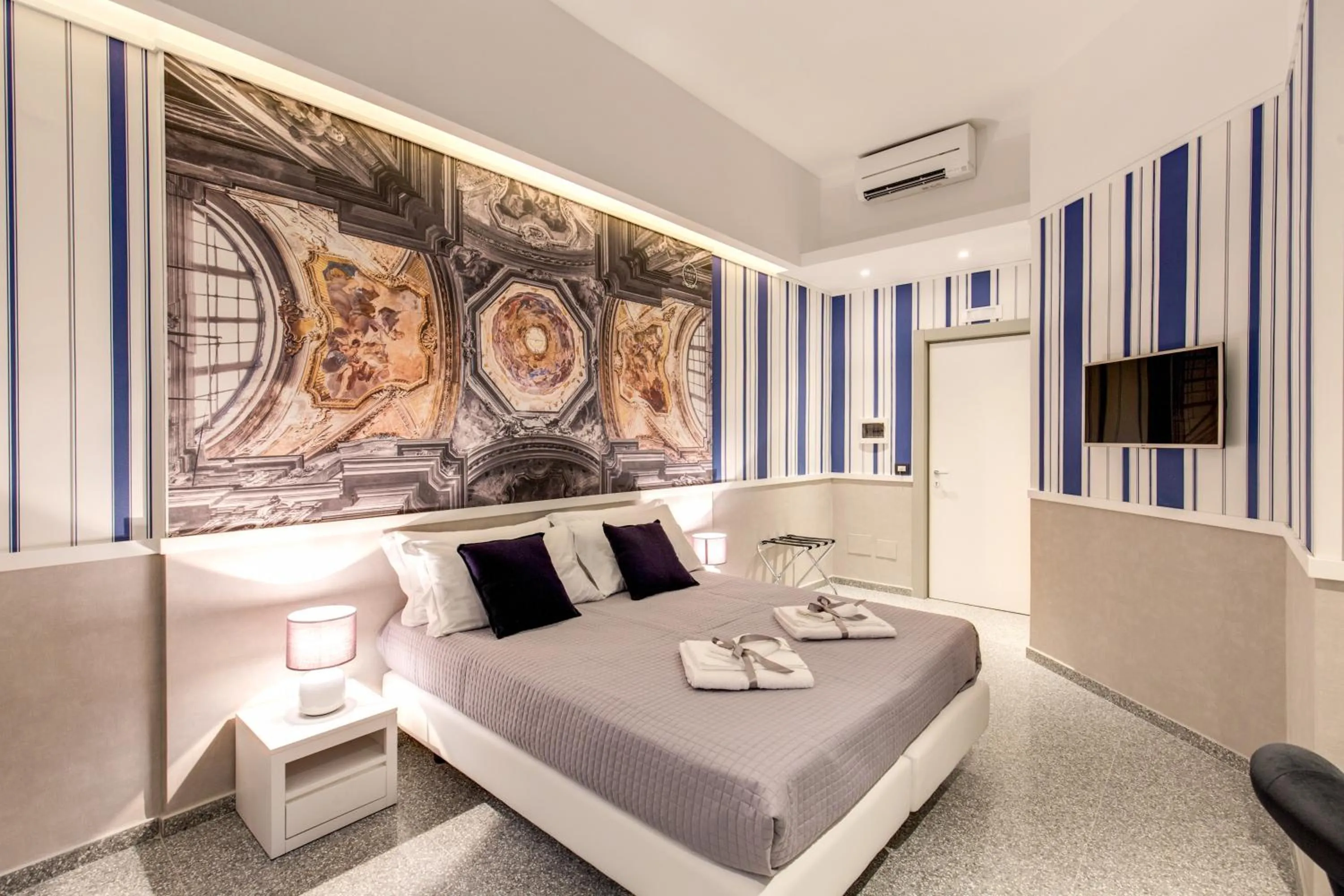 Photo of the whole room, Bed in Grand Tour Rome Suites - Liberty Collection