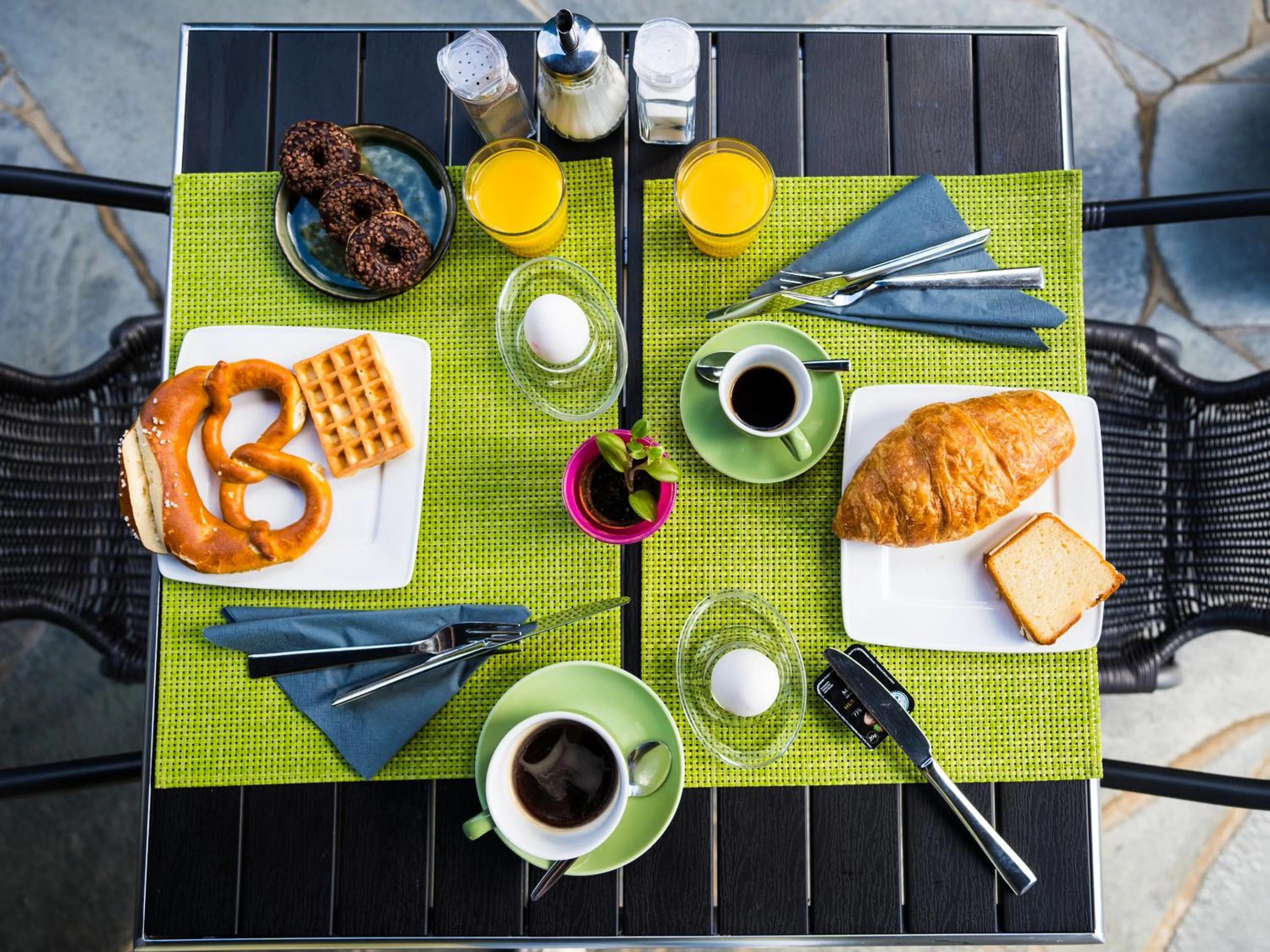 Breakfast in B&B Outlet Hotel - Metzingen - Bad Urach - Free Parking