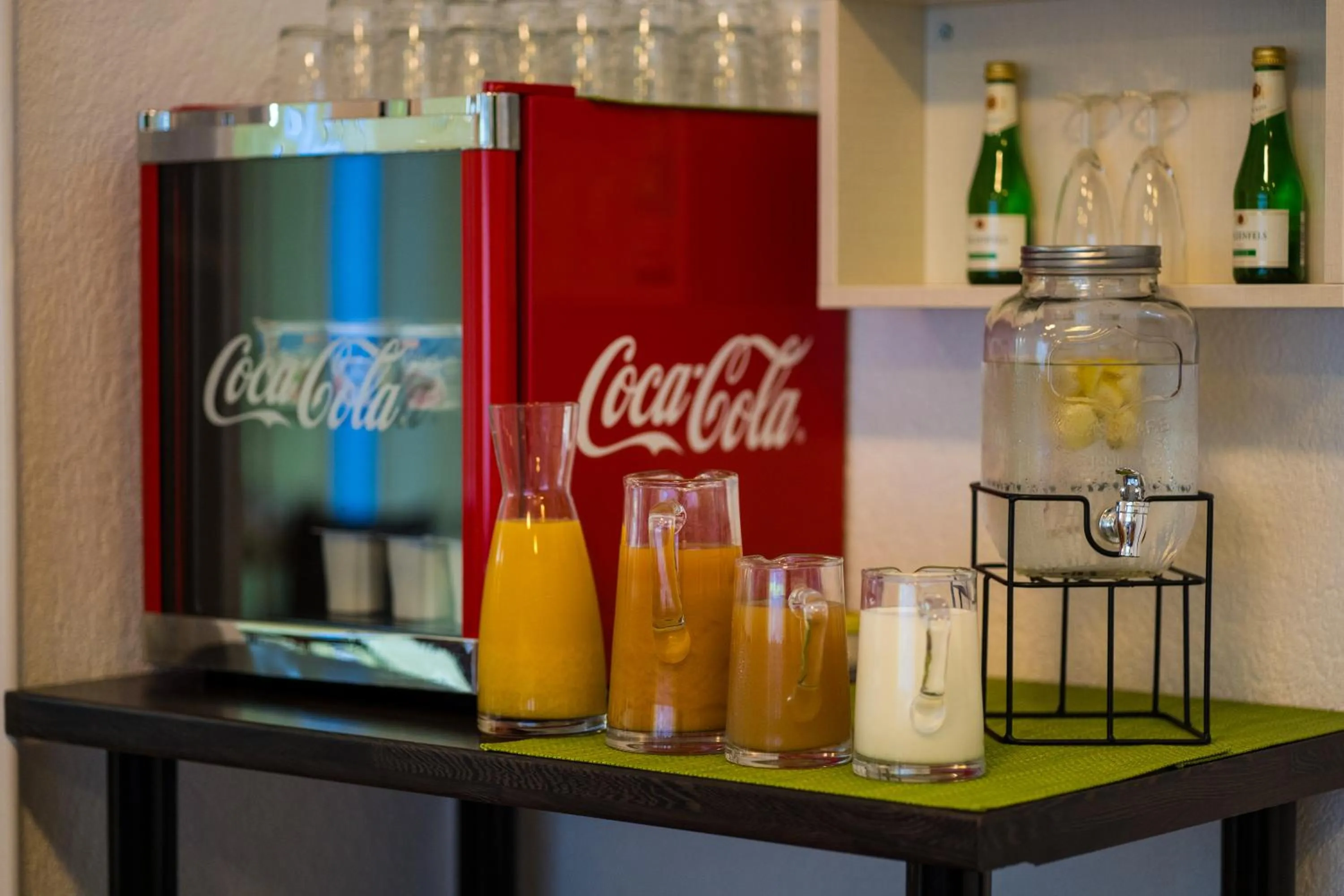 Breakfast in B&B Outlet Hotel - Metzingen - Bad Urach - Free Parking