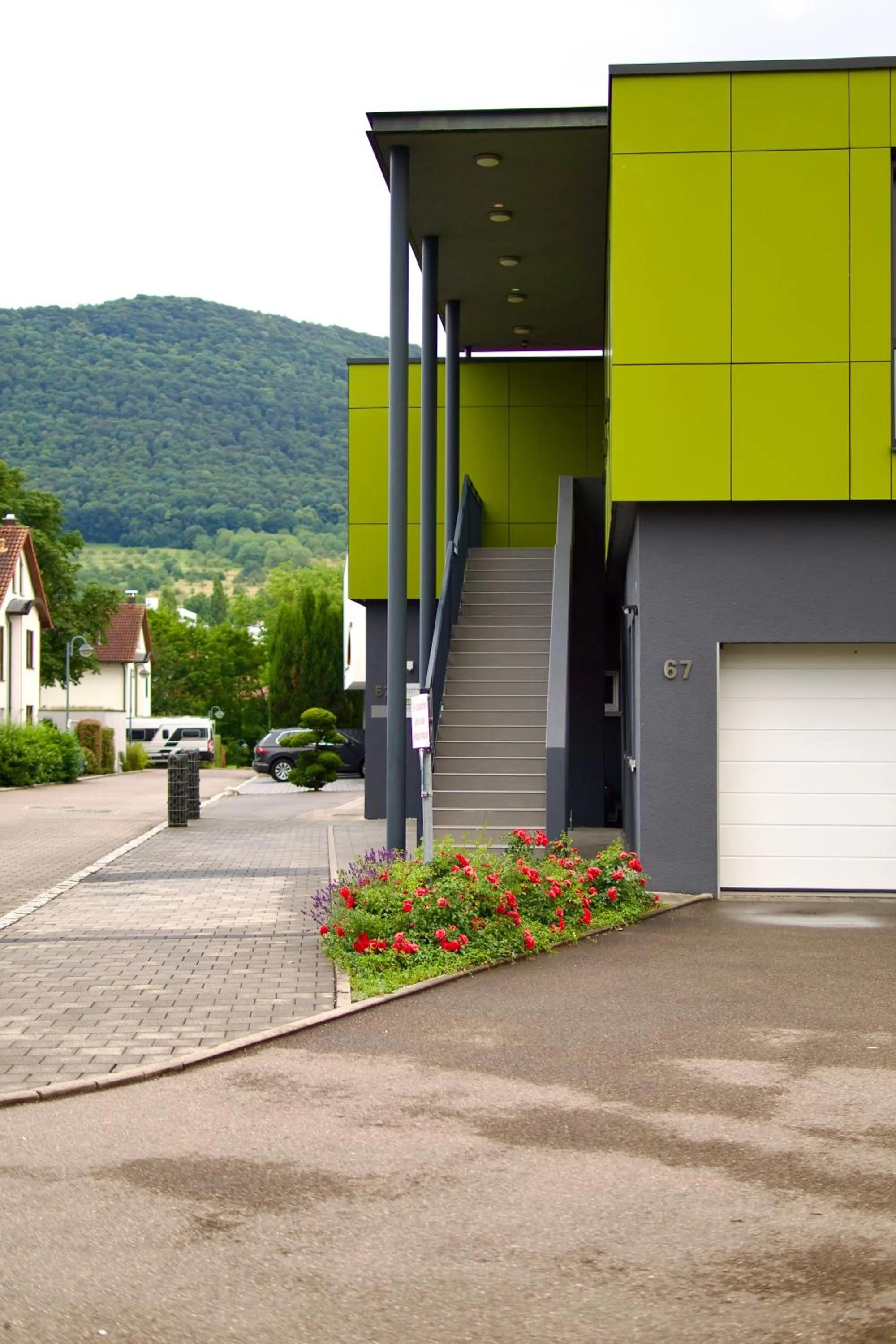 Property building in B&B Outlet Hotel - Metzingen - Bad Urach - Free Parking