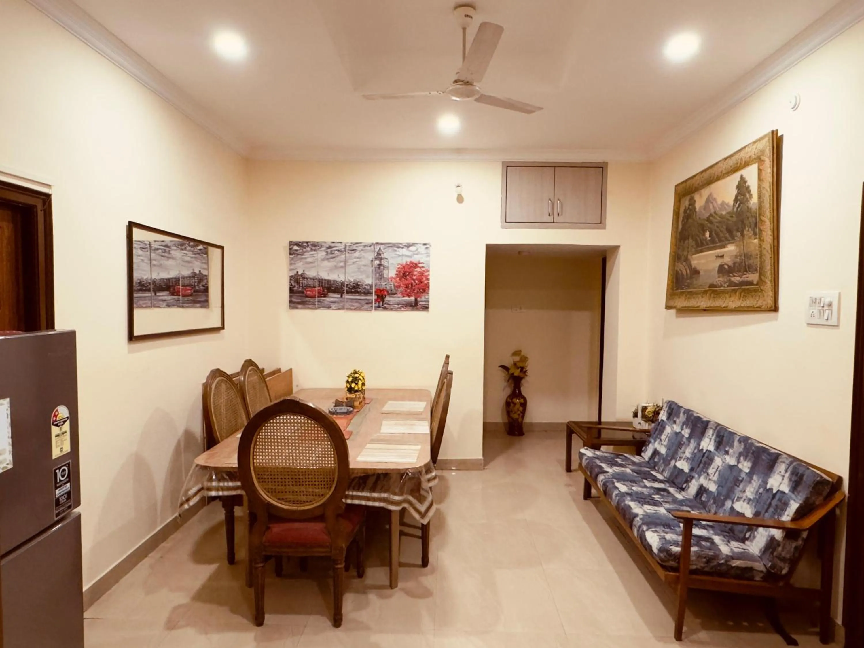 Dining area in Cosy Banjara Guest House