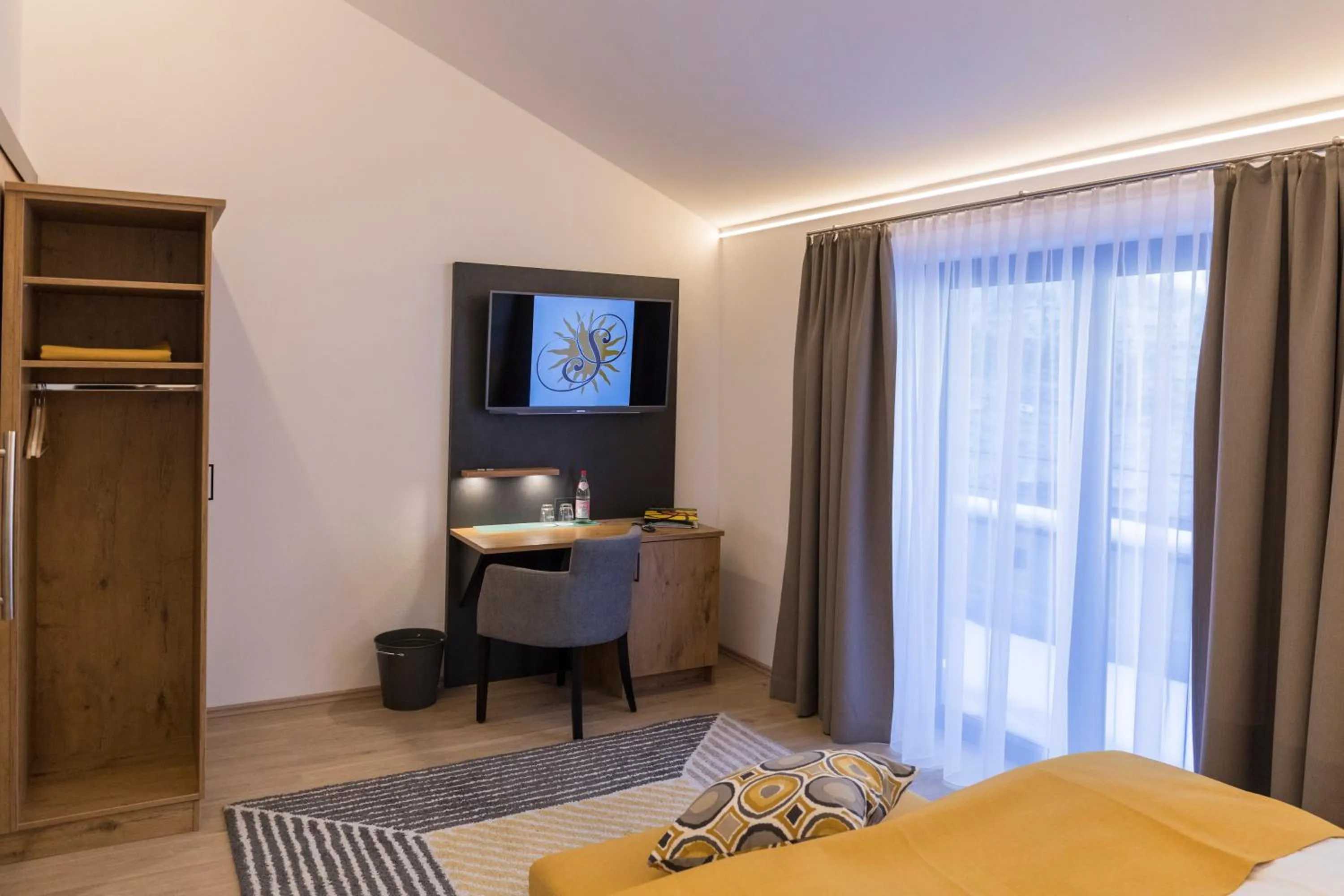 Bed in Hotel-Gasthof zur Sonne