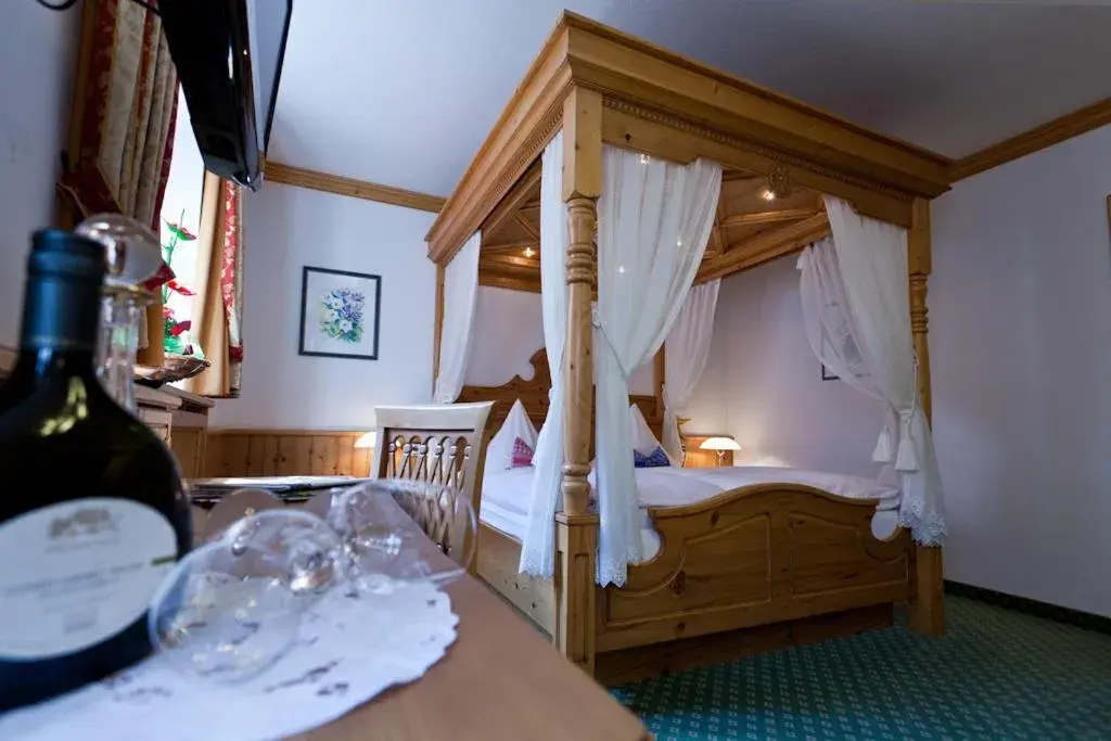 Deluxe Double Room - single occupancy in Hotel-Gasthof zur Sonne Deluxe Double Room - single occupancy in Hotel-Gasthof zur Sonne